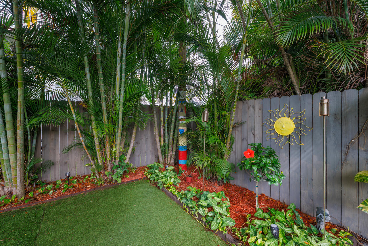 HOBE SOUND ESTATES - Residential