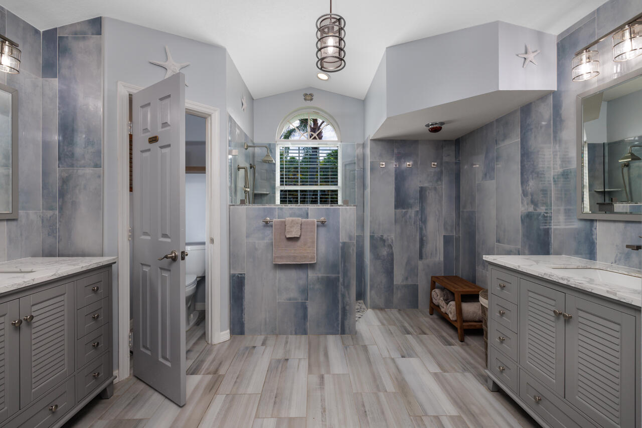 HOBE SOUND ESTATES - Residential