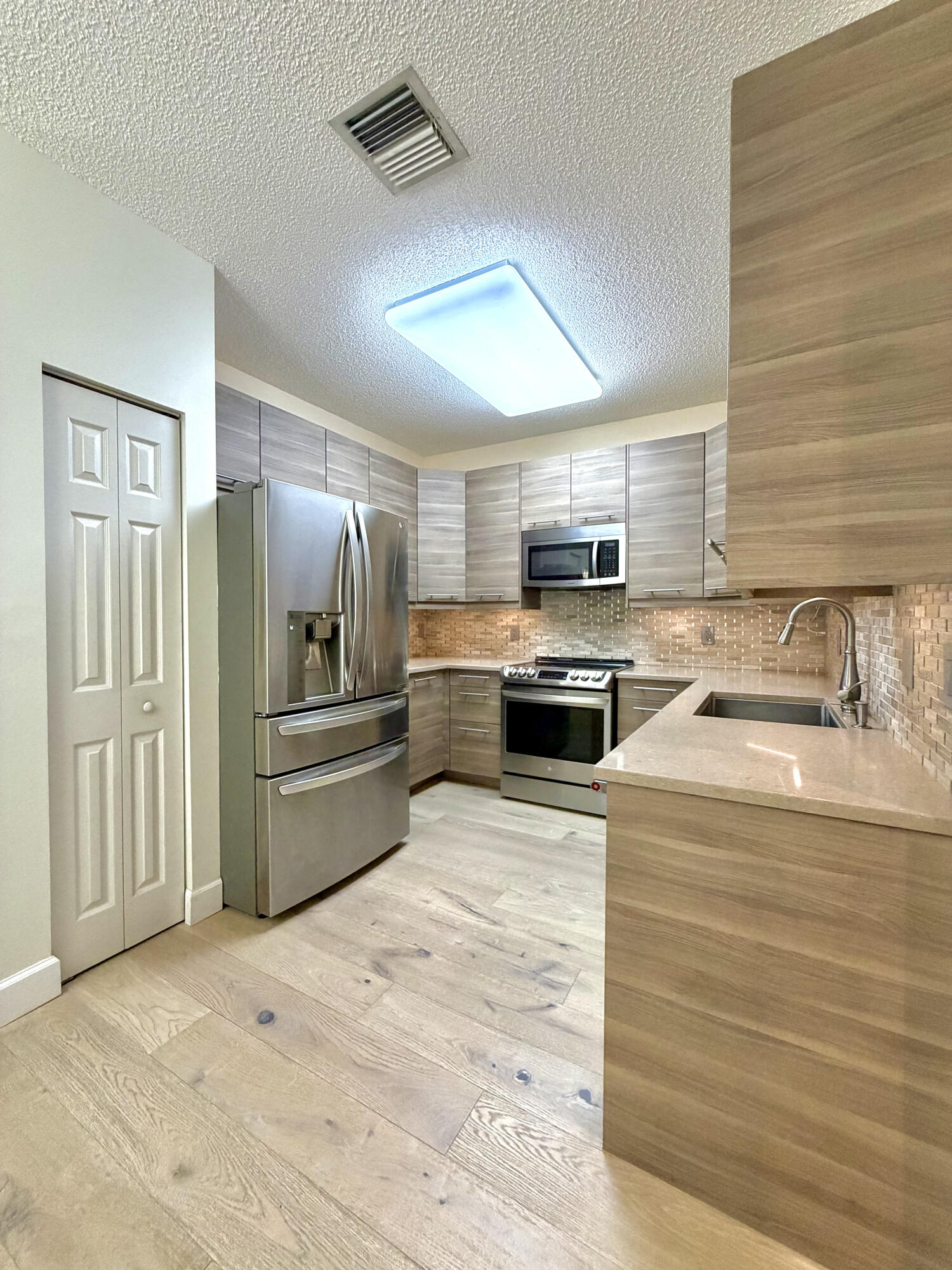 MIZNER POINTE OF BOCA VIA ANCHO - Residential