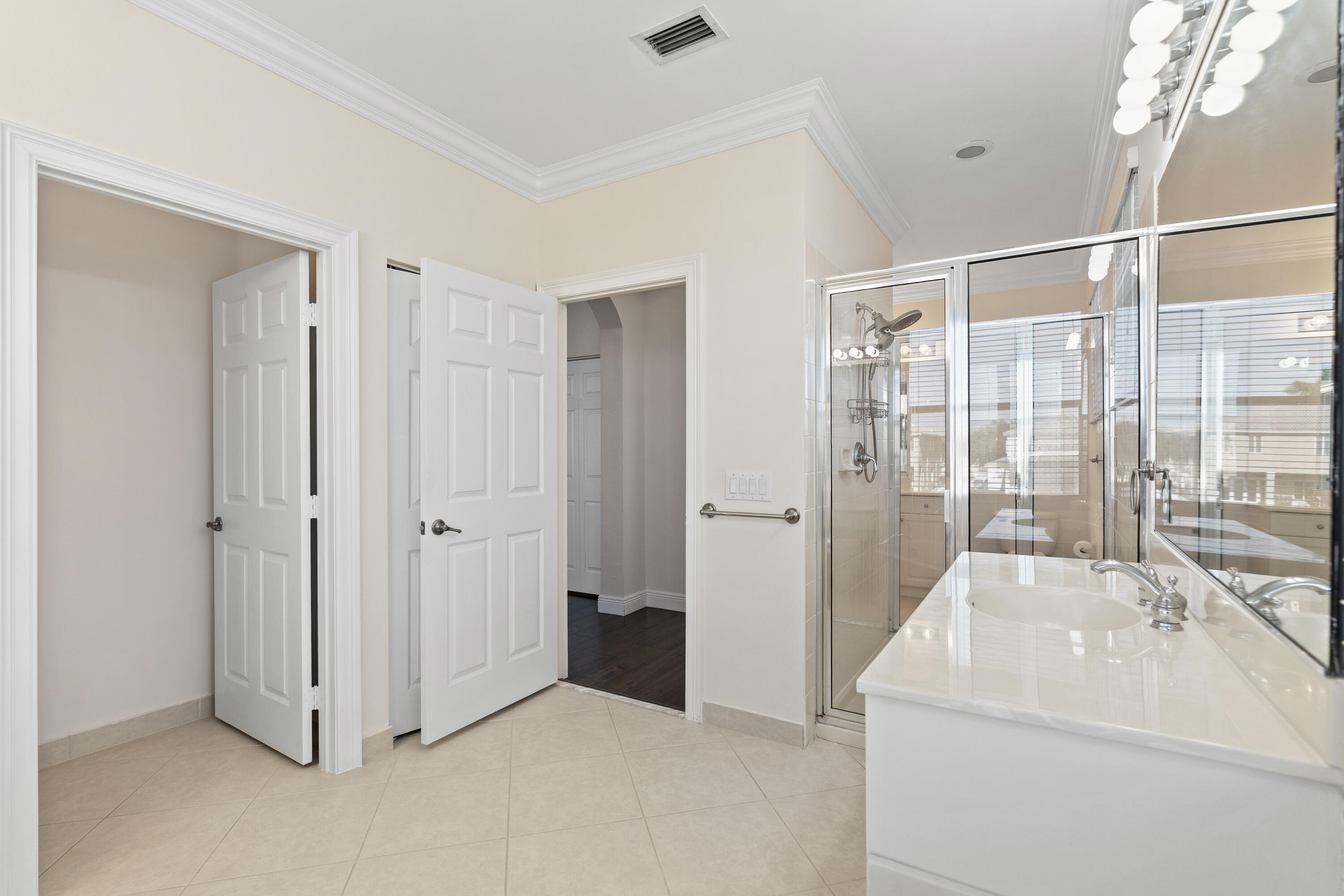 SUNSET LAKES PLAT THREE - Residential