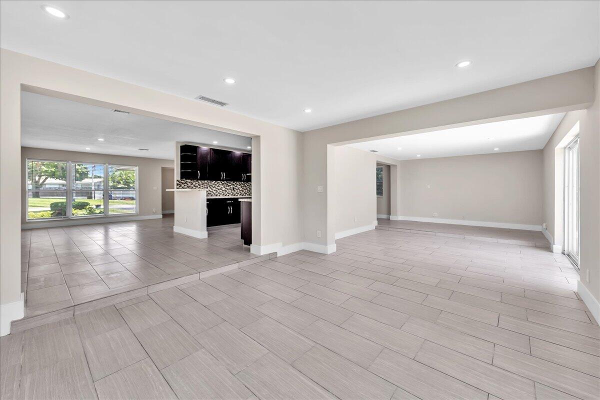 HOLLYWOOD HILLS - Residential