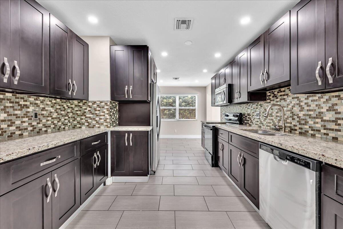 HOLLYWOOD HILLS - Residential