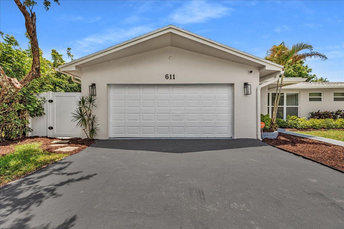 HOLLYWOOD HILLS - Residential