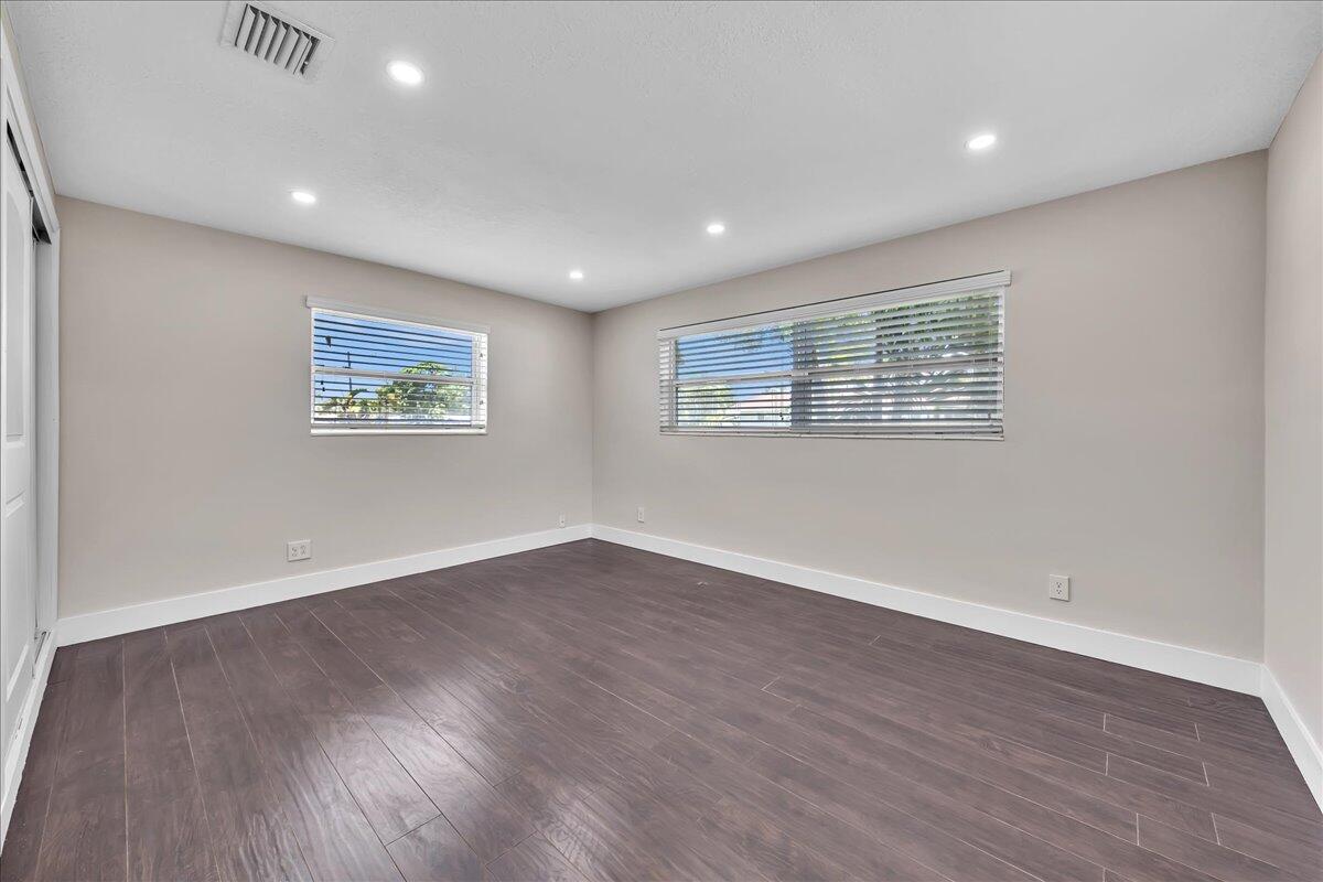HOLLYWOOD HILLS - Residential