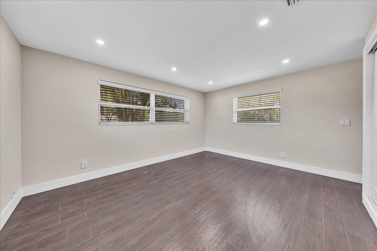 HOLLYWOOD HILLS - Residential