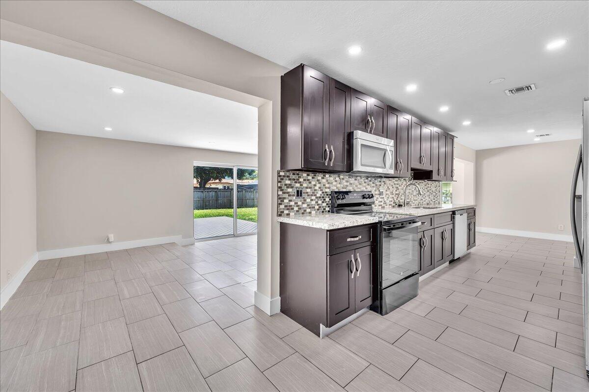 HOLLYWOOD HILLS - Residential