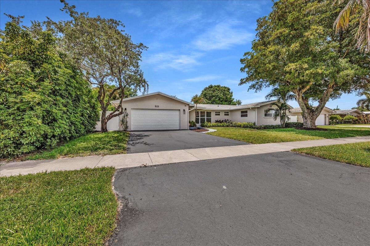 HOLLYWOOD HILLS - Residential