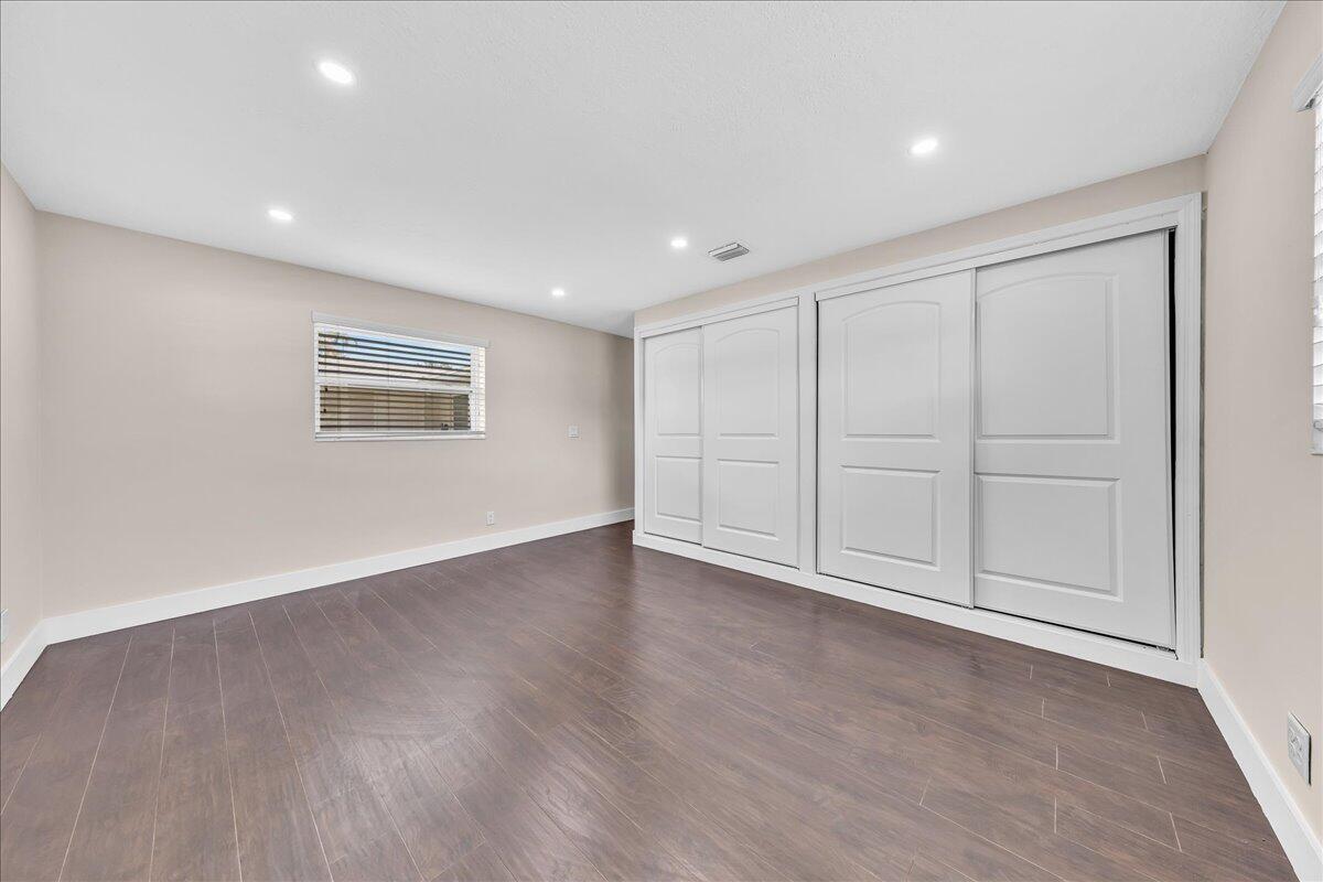 HOLLYWOOD HILLS - Residential