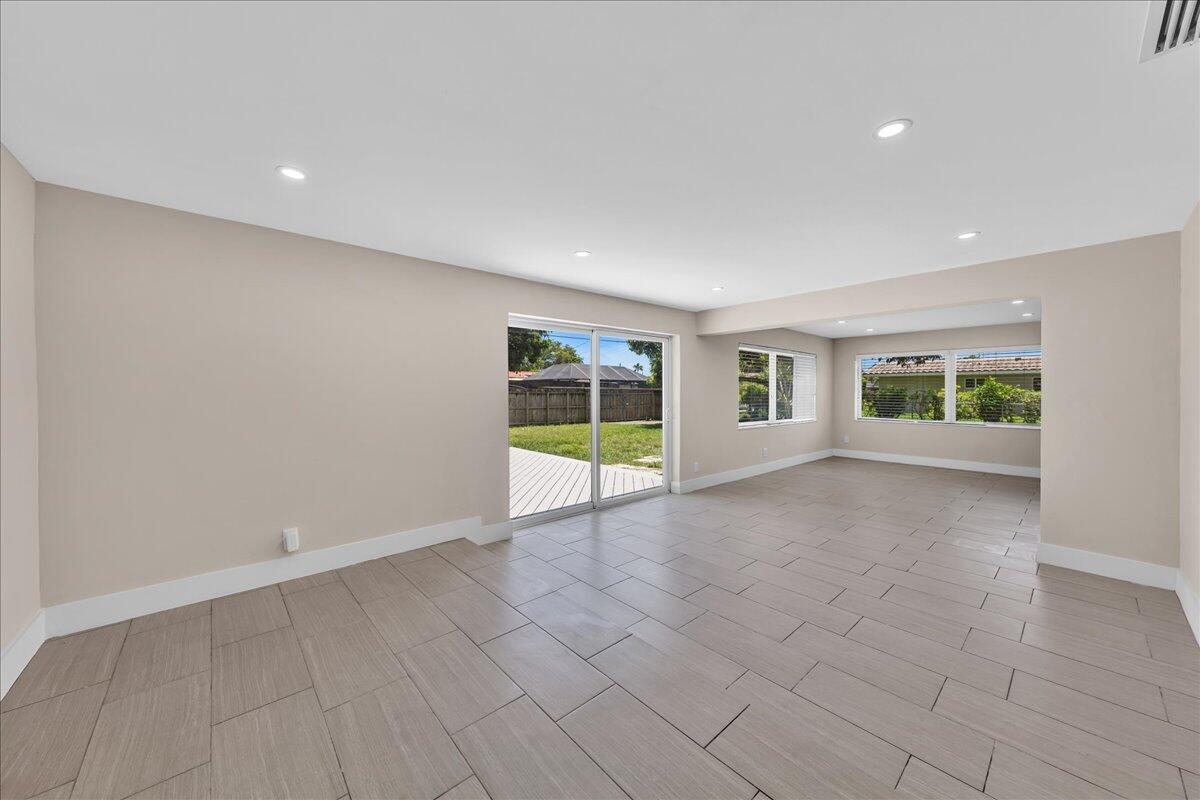 HOLLYWOOD HILLS - Residential