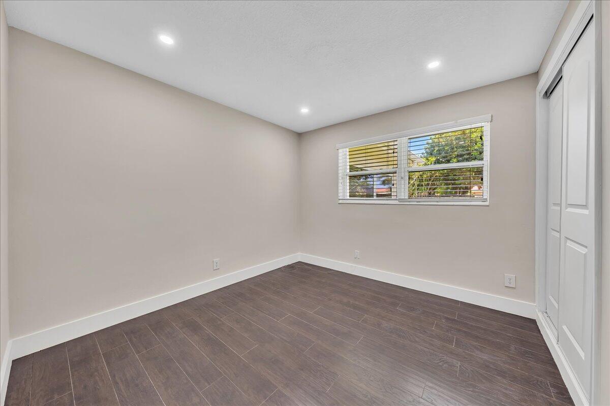 HOLLYWOOD HILLS - Residential