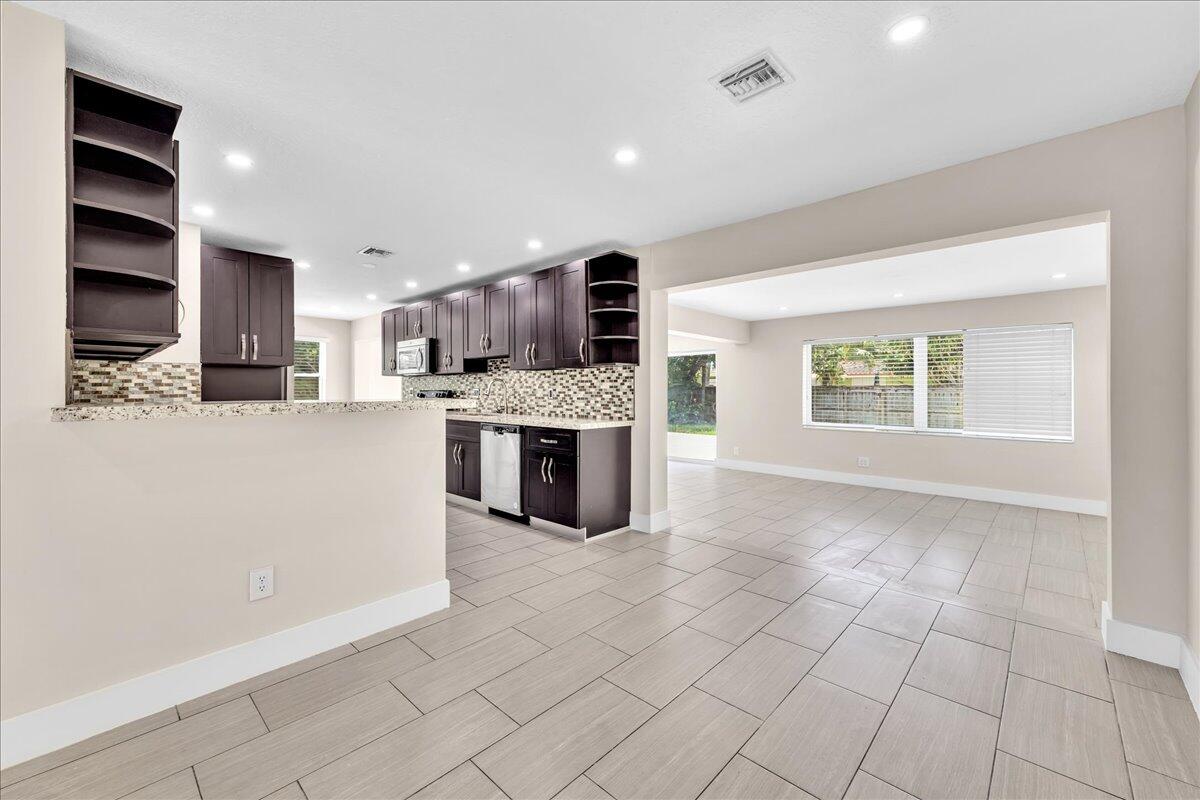 HOLLYWOOD HILLS - Residential