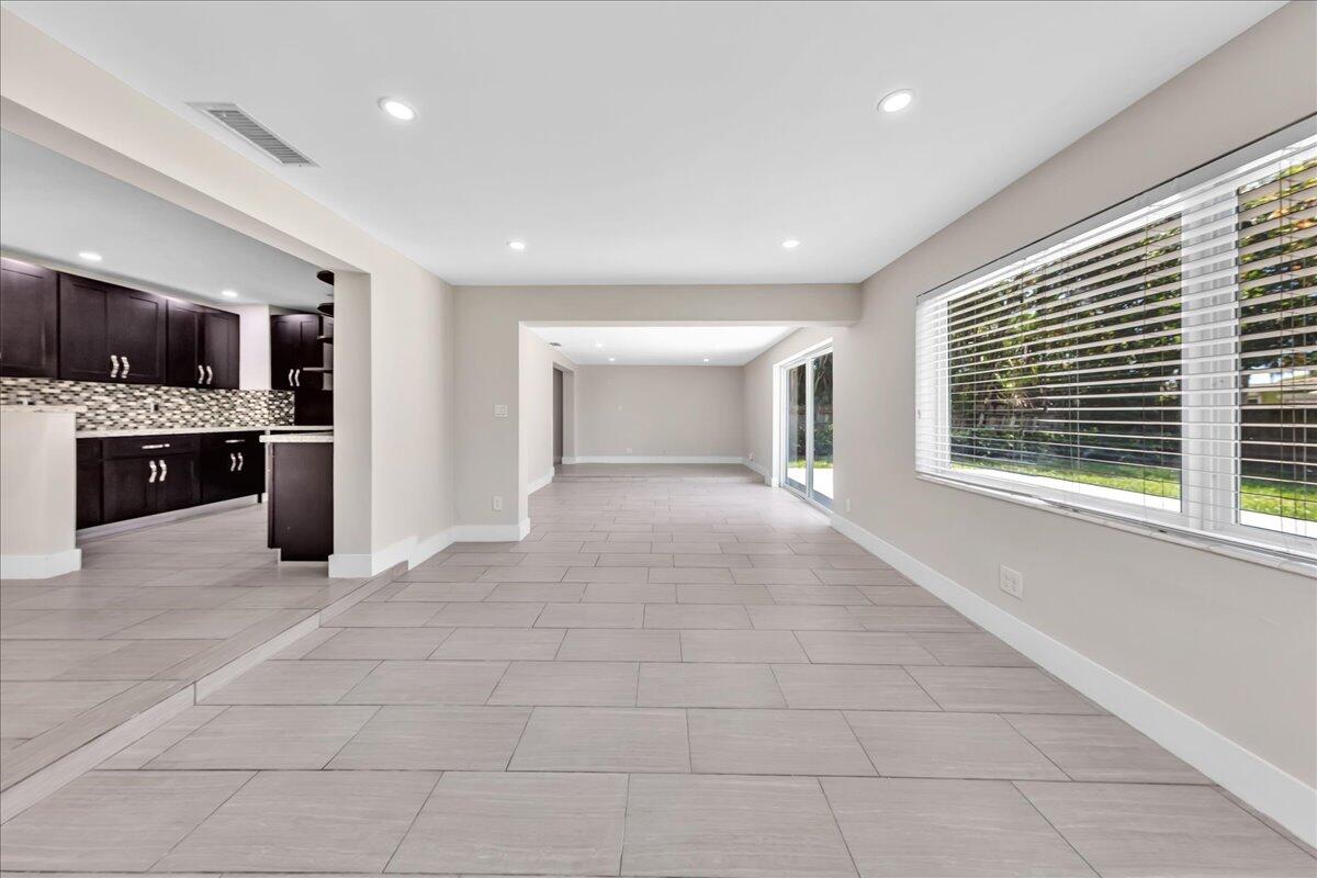 HOLLYWOOD HILLS - Residential