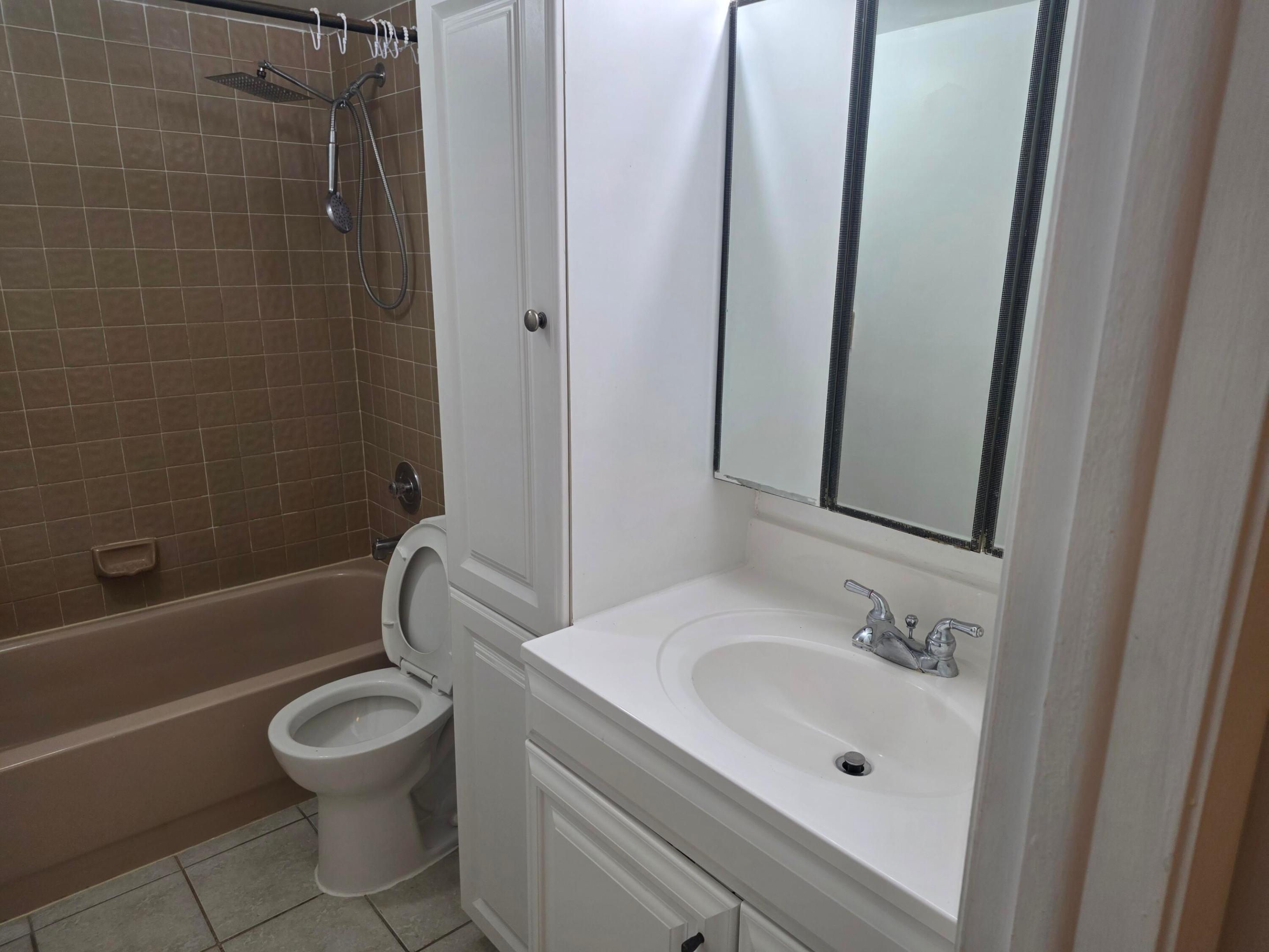WINDWOOD ISLES CONDO - Residential Lease