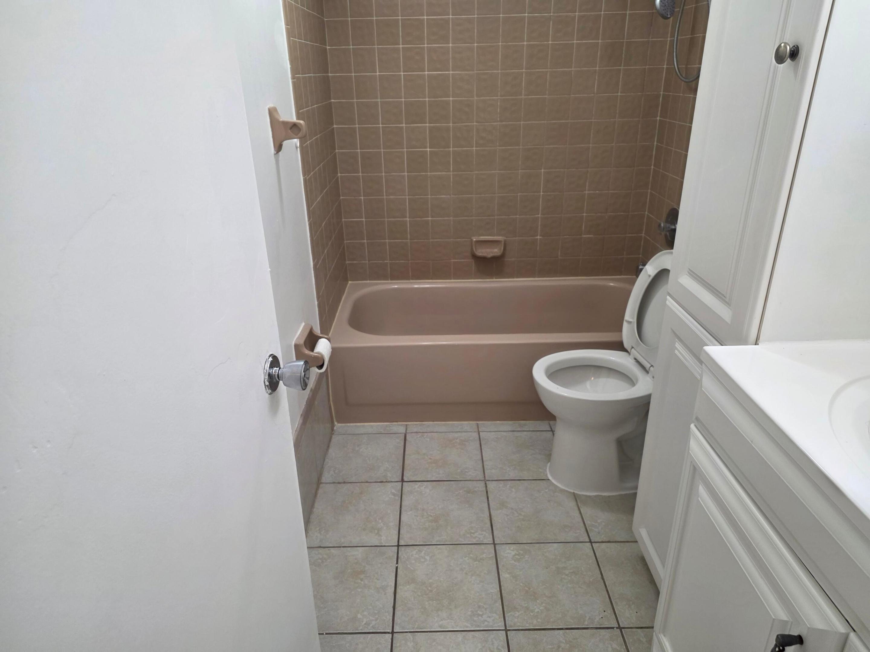 WINDWOOD ISLES CONDO - Residential Lease