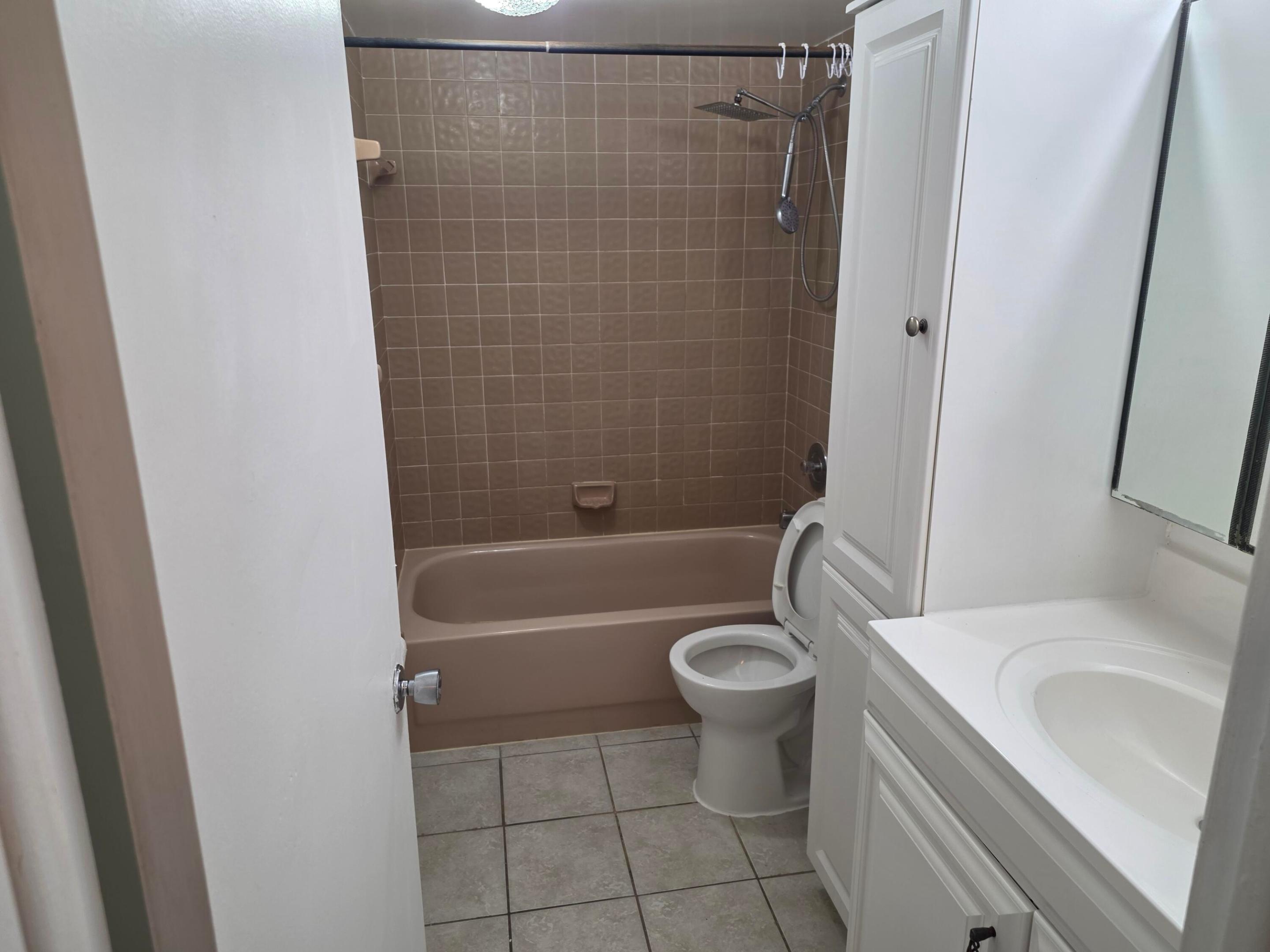 WINDWOOD ISLES CONDO - Residential Lease