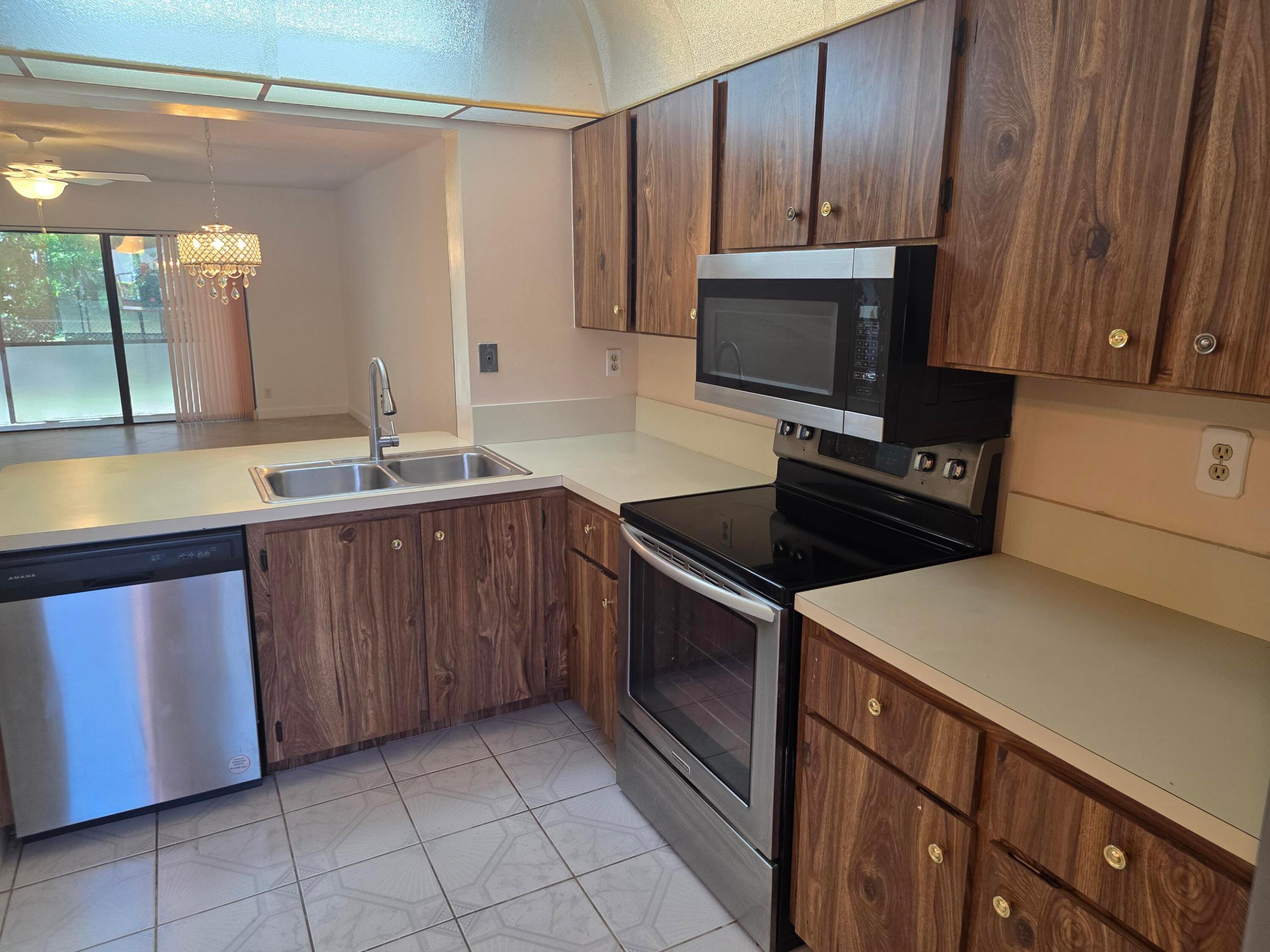 WINDWOOD ISLES CONDO - Residential Lease