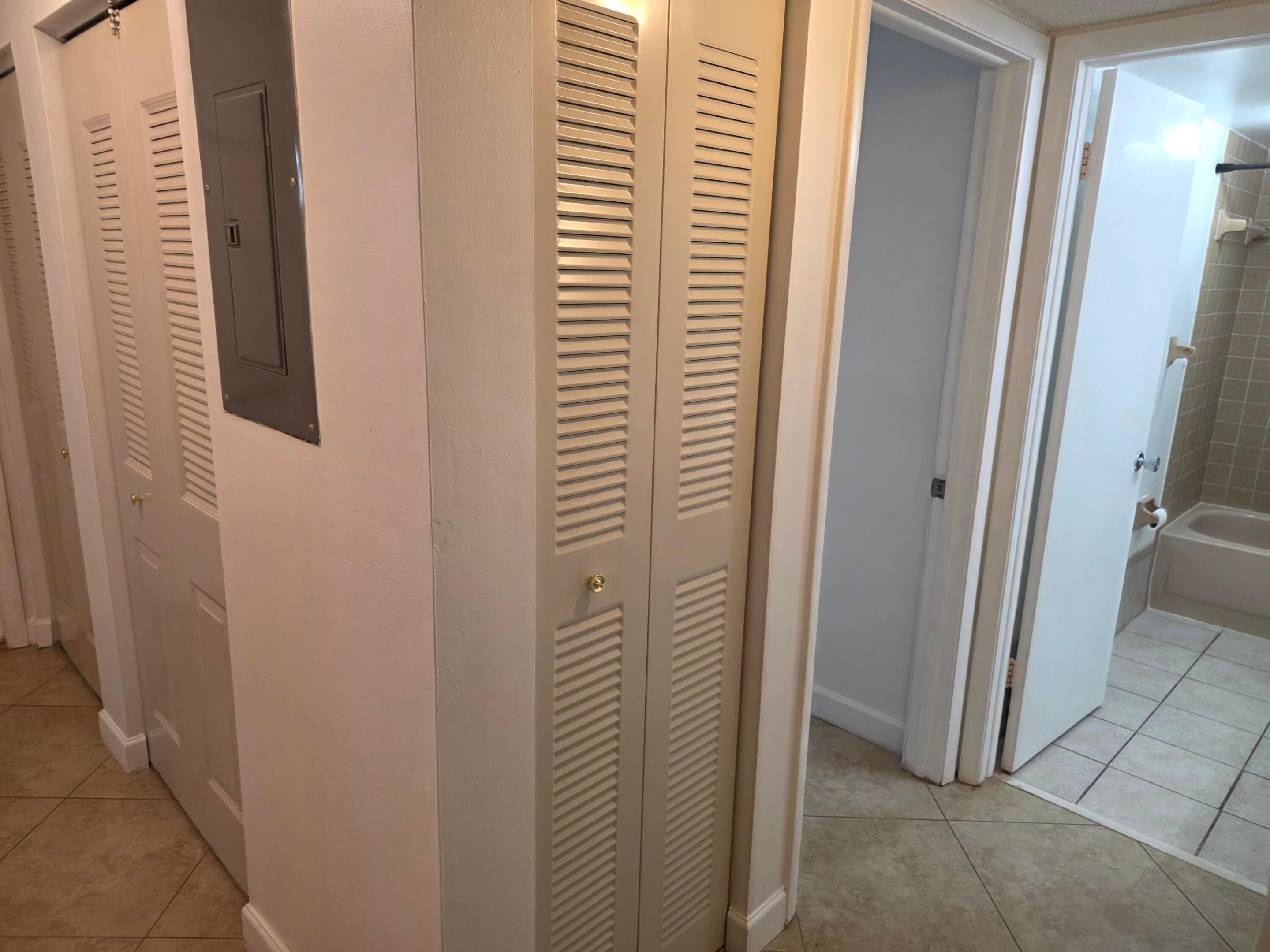 WINDWOOD ISLES CONDO - Residential Lease