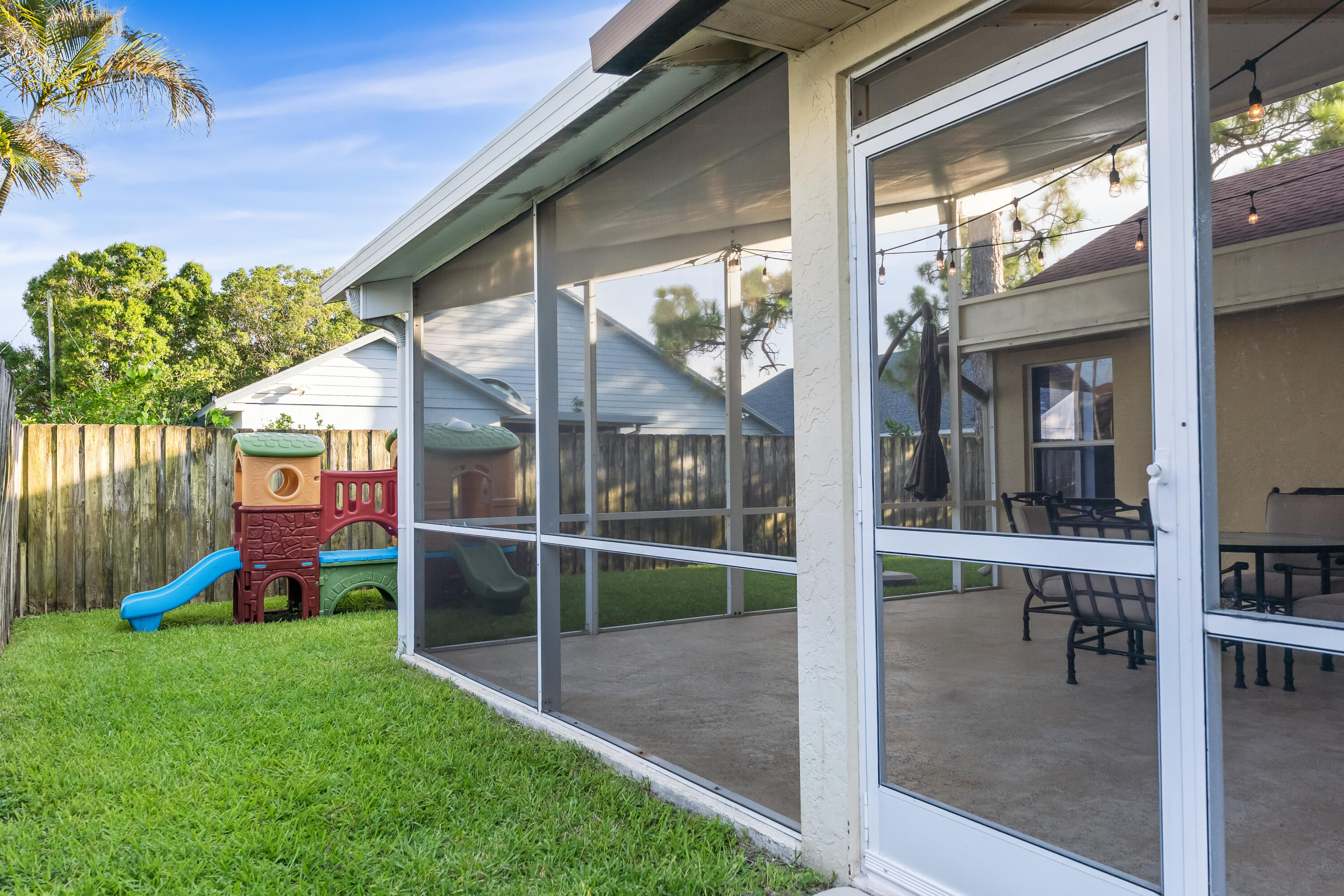 NORTH PALM BEACH HEIGHTS SEC 3 - Residential