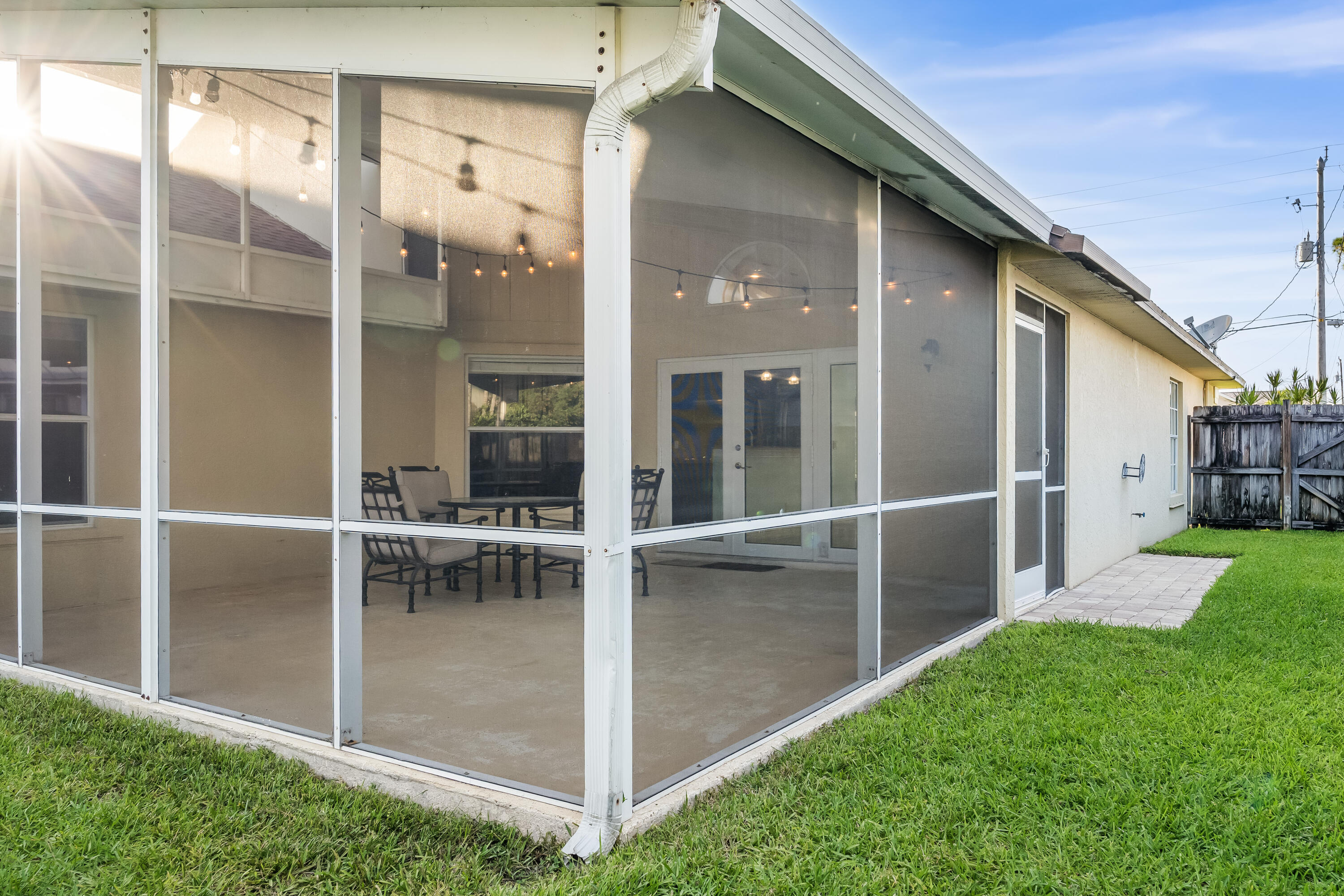 NORTH PALM BEACH HEIGHTS SEC 3 - Residential