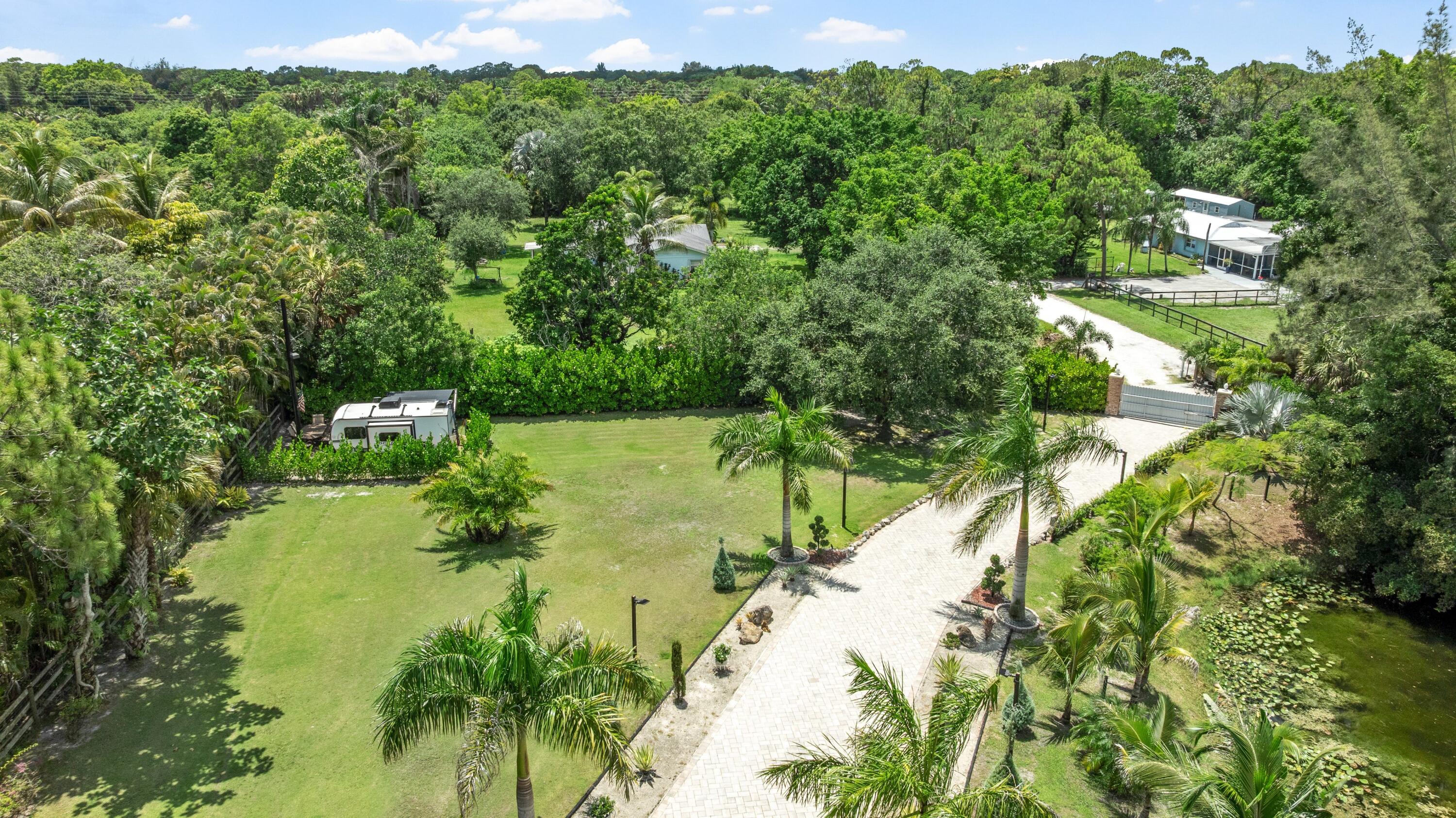 LOXAHATCHEE GROVES IN - Residential