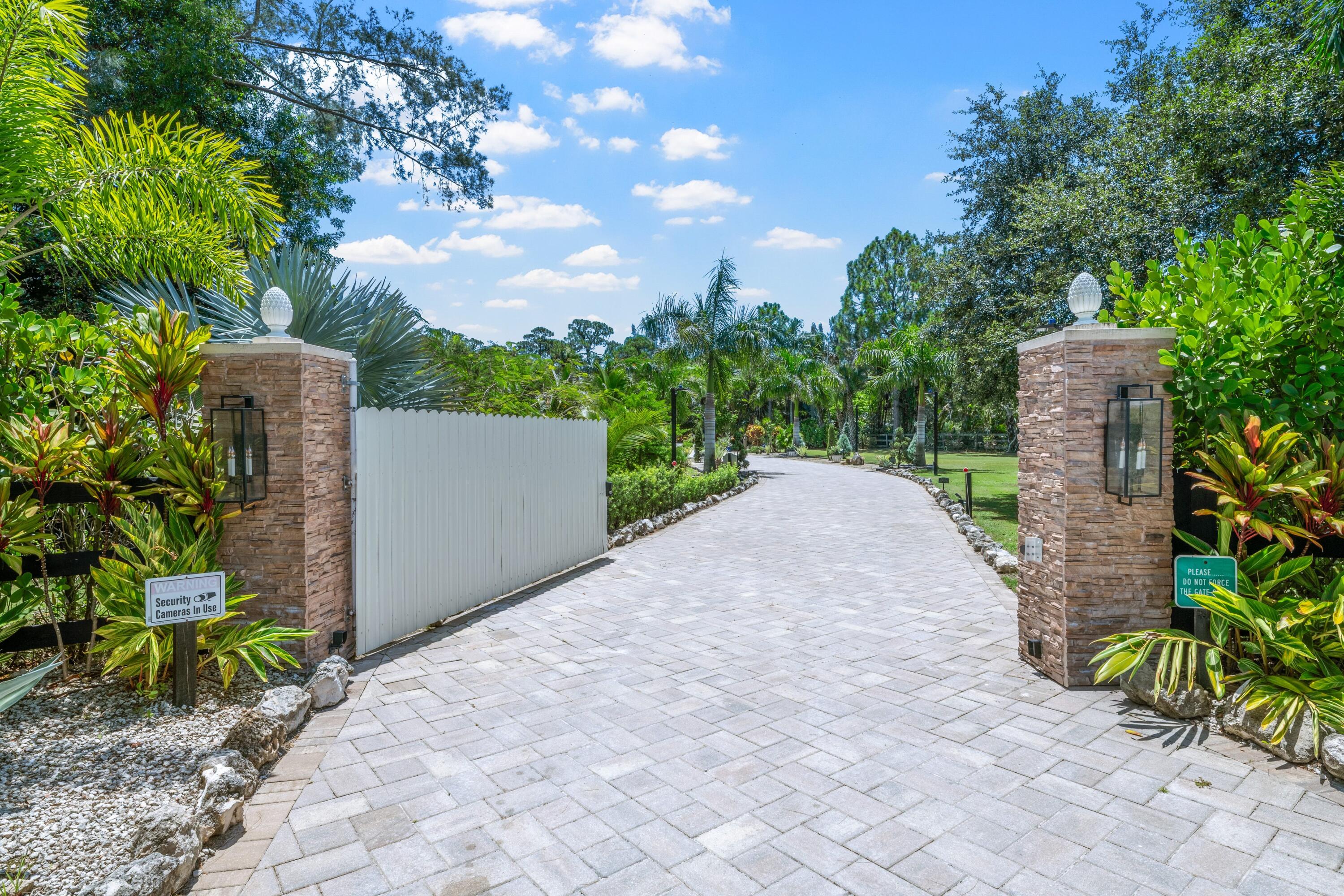 LOXAHATCHEE GROVES IN - Residential