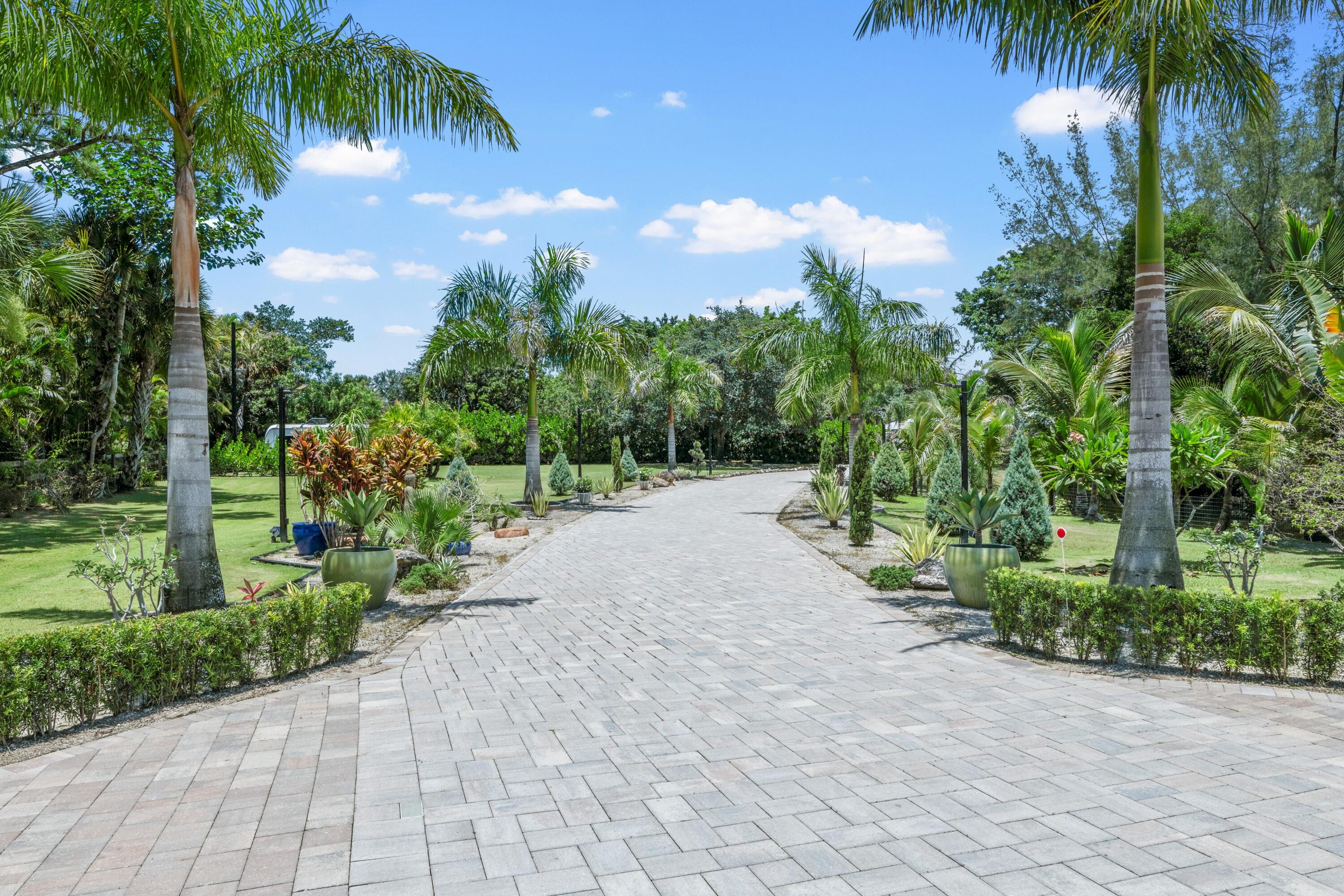LOXAHATCHEE GROVES IN - Residential