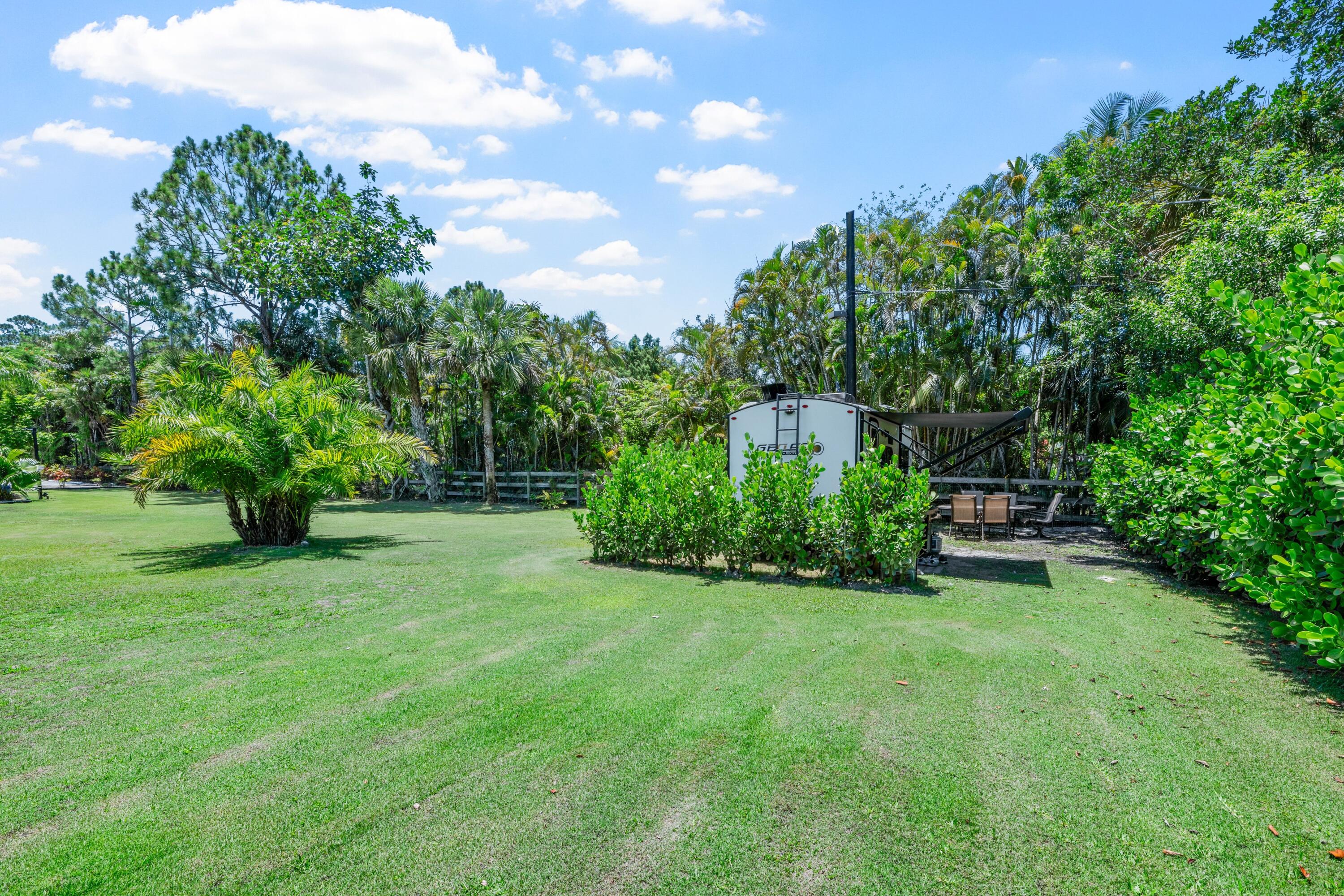 LOXAHATCHEE GROVES IN - Residential