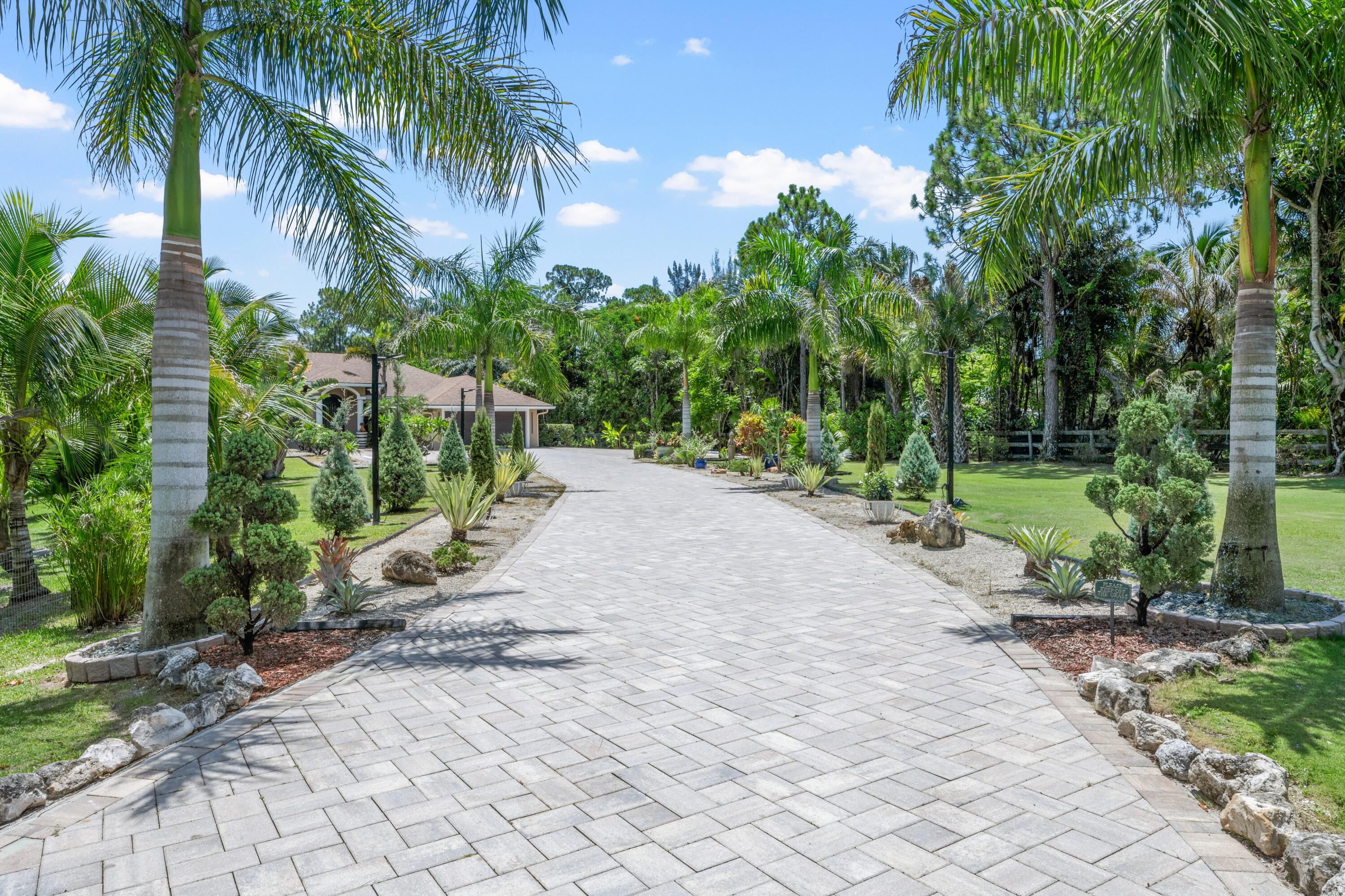 LOXAHATCHEE GROVES IN - Residential