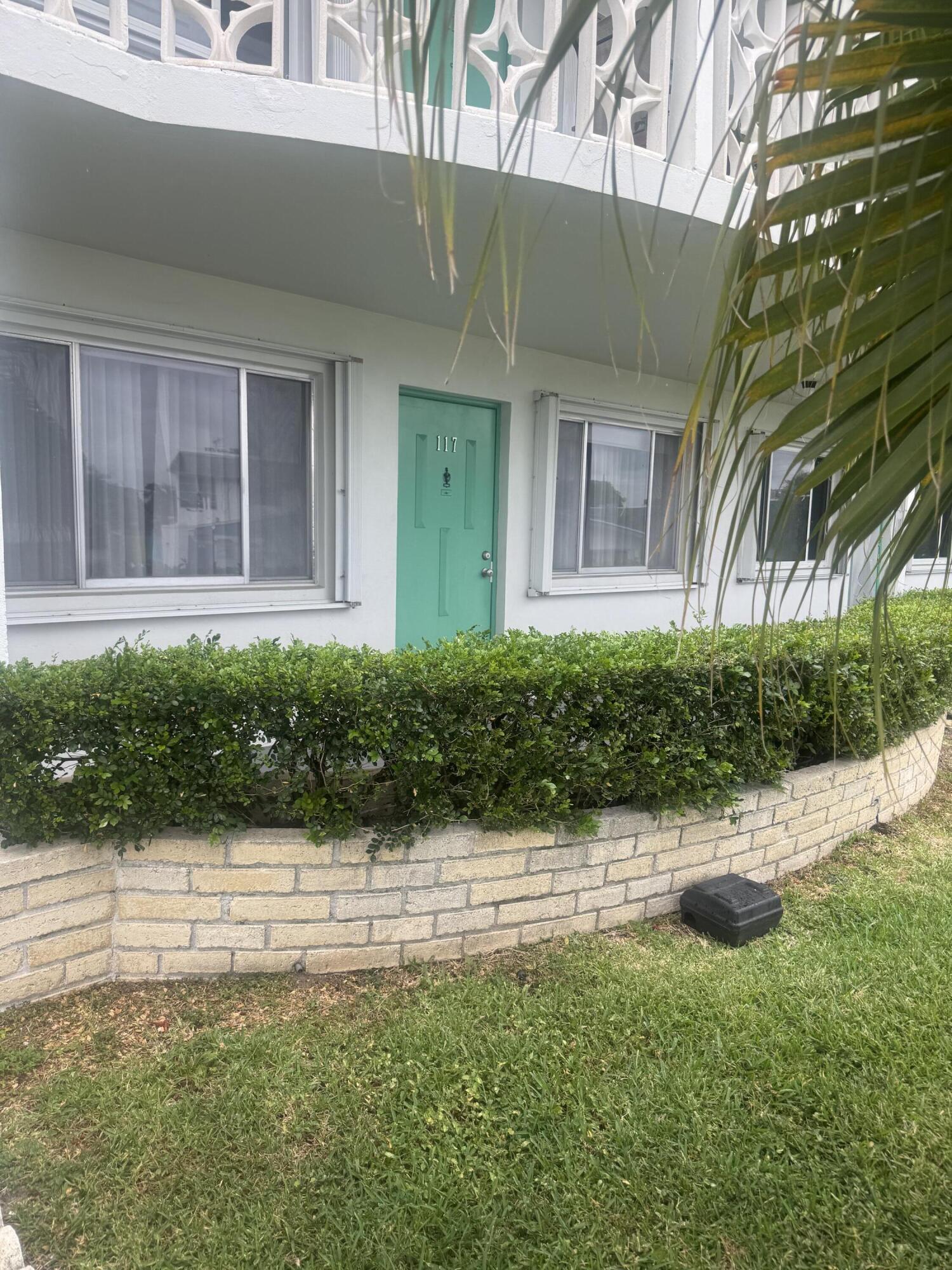 LOVELY 1ST FLOOR CORNER UNIT IN 55+ COMMUNITY OF LAKESIDE POINT....2 BEDROOMS, 2 FULL BATHS, UPDATED KITCHEN, WITH ENCLOSED COVERED PATIO OFF BOTH BEDROOMS...WALKING DISTANCE TO CLUBHOUSE AND POOL...LOCATION IS SUPREME, JUST MINUTES AWAY FROM LAKE OSBOURNE AND JOHN PRINCE PARK, I-95, AREA BEACHES, SHOPPING, AND DINING...