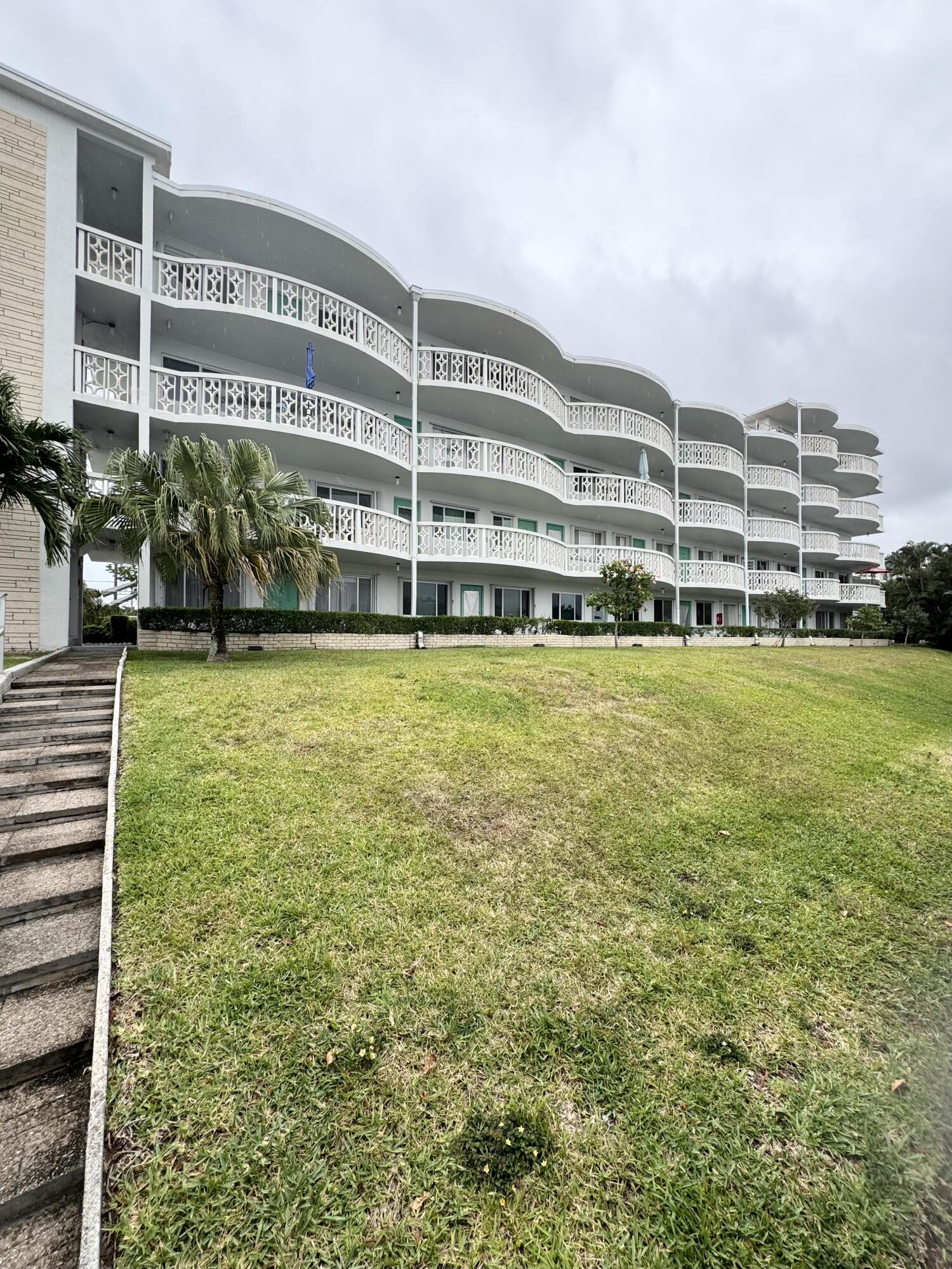 LAKESIDE POINT - Residential