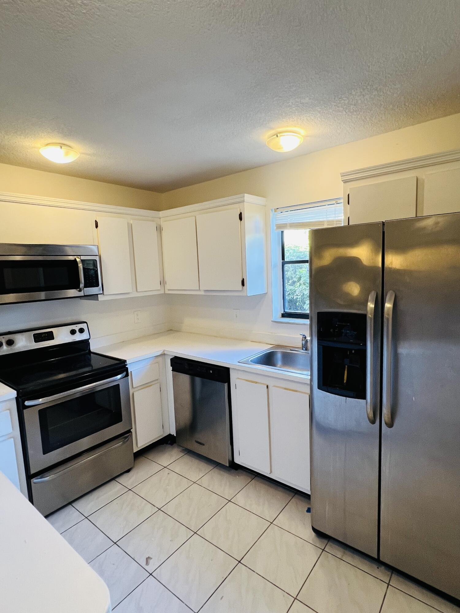 COURTYARDS AT BOCA I - Residential Lease