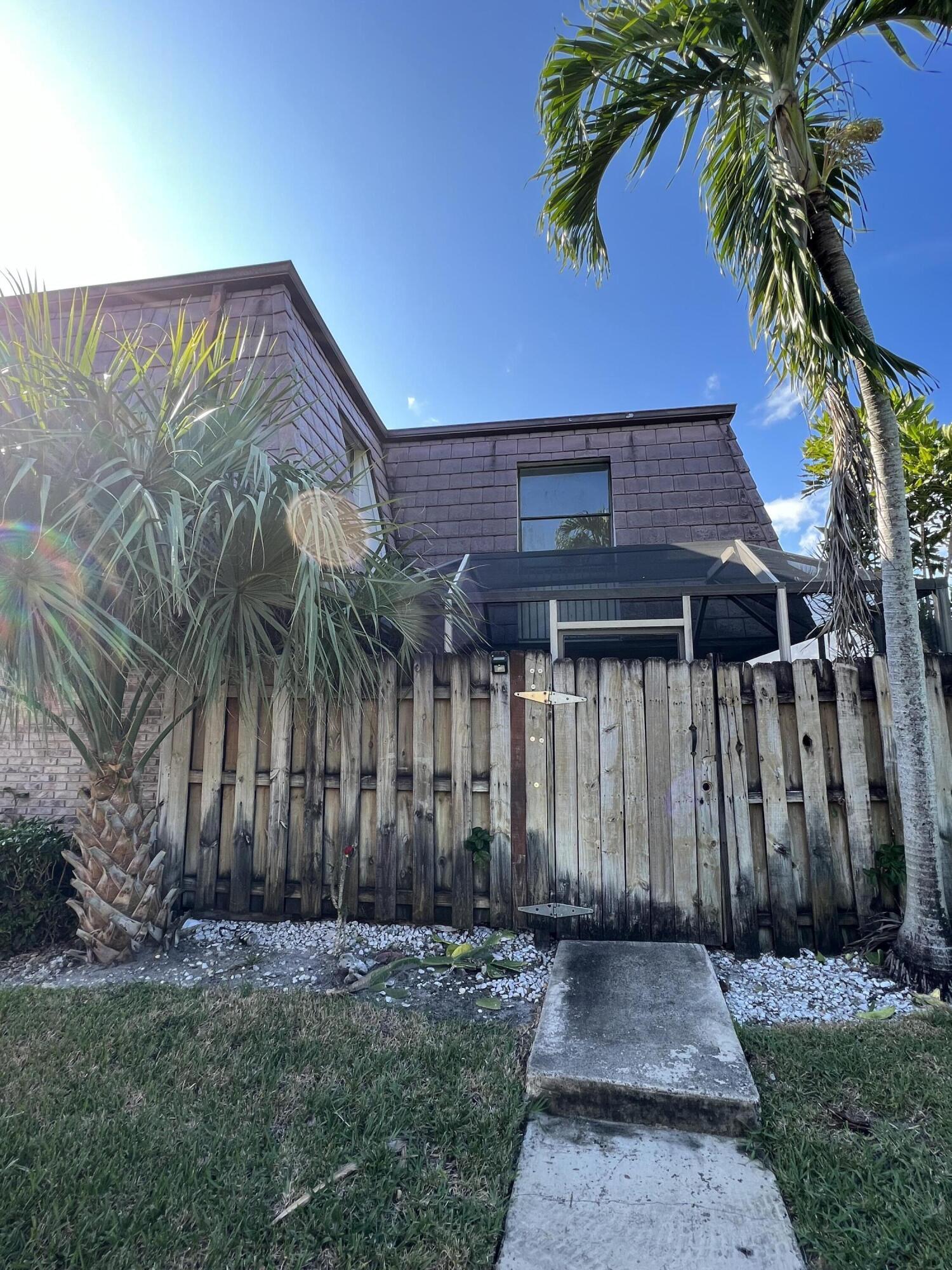 COURTYARDS AT BOCA I - Residential Lease