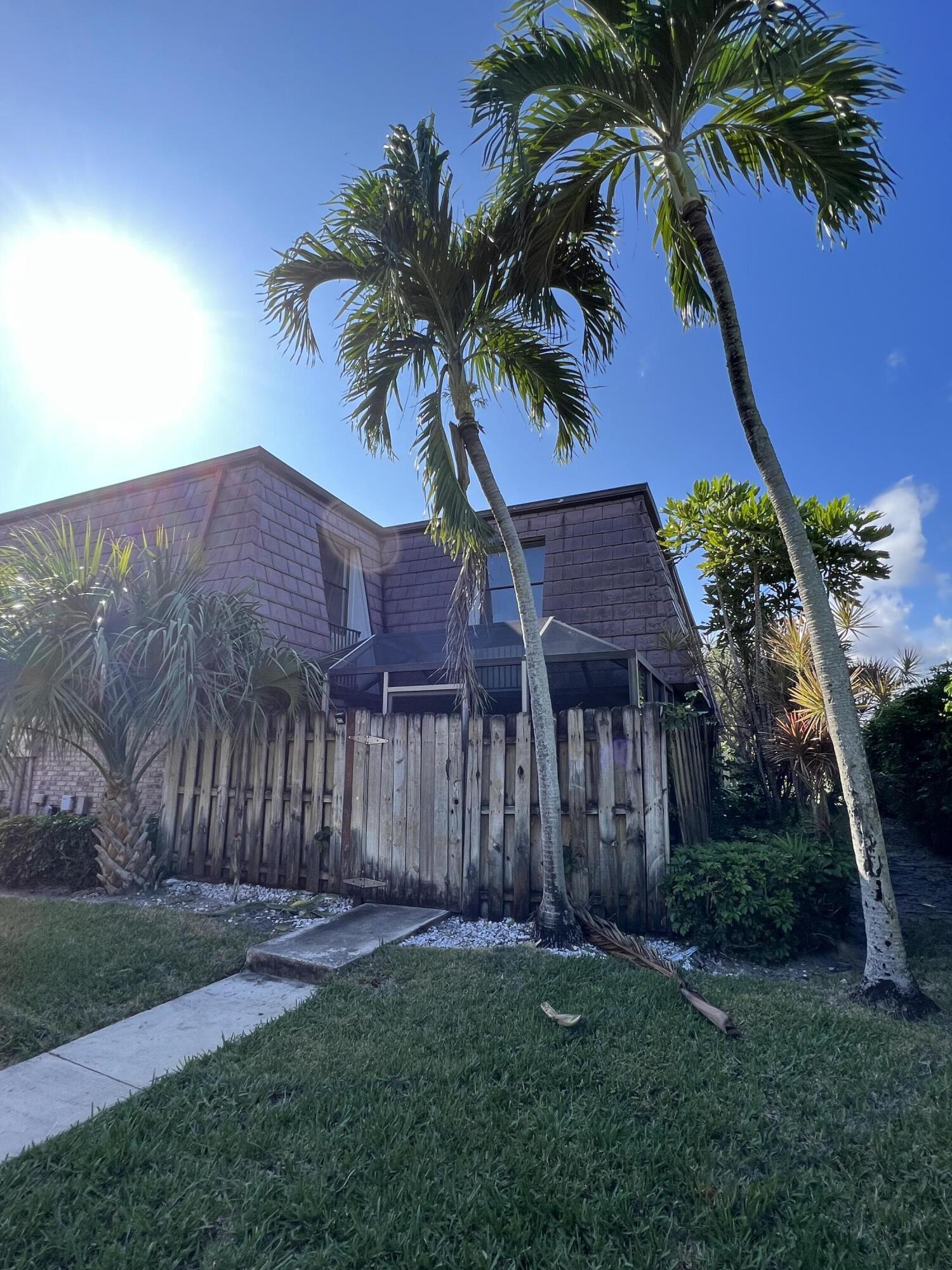 COURTYARDS AT BOCA I - Residential Lease
