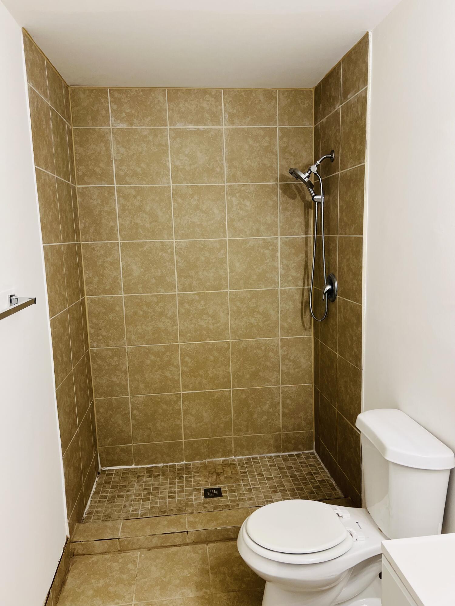 COURTYARDS AT BOCA I - Residential Lease