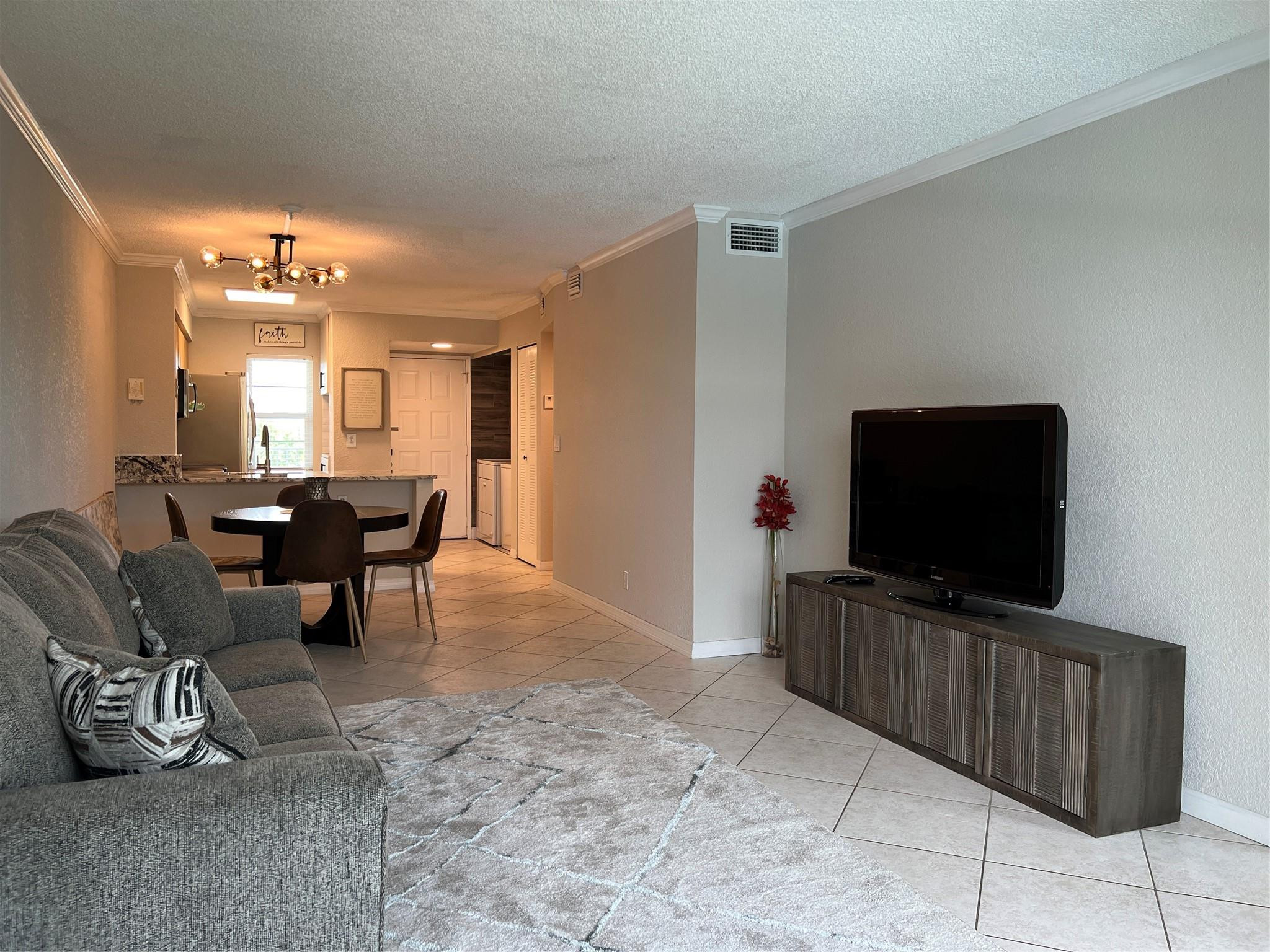 CYPRESS BEND CONDOMINIUM V - Residential Lease