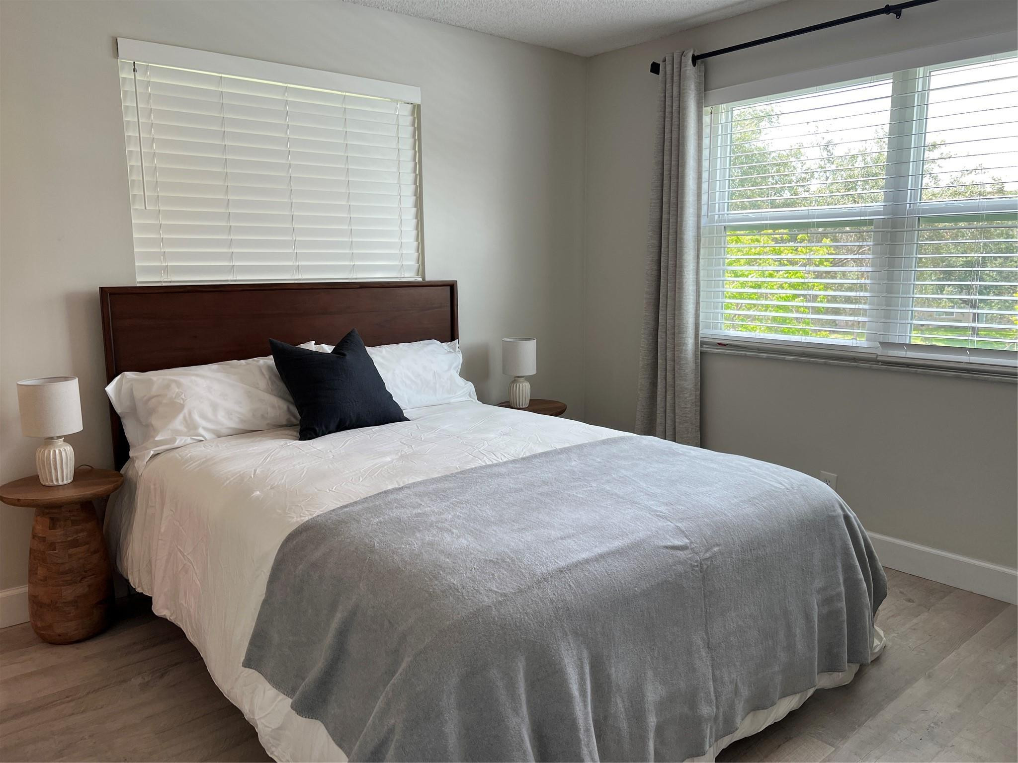 CYPRESS BEND CONDOMINIUM V - Residential Lease