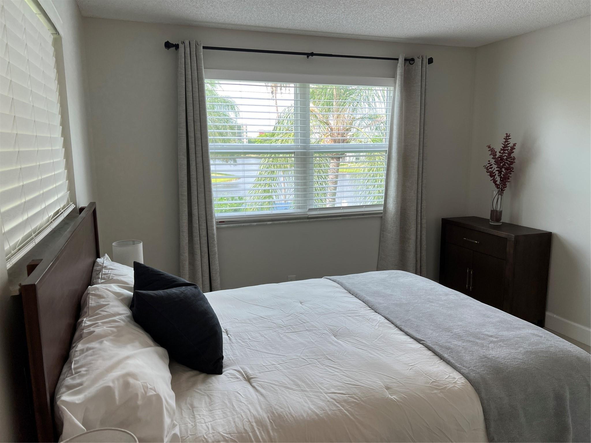CYPRESS BEND CONDOMINIUM V - Residential Lease
