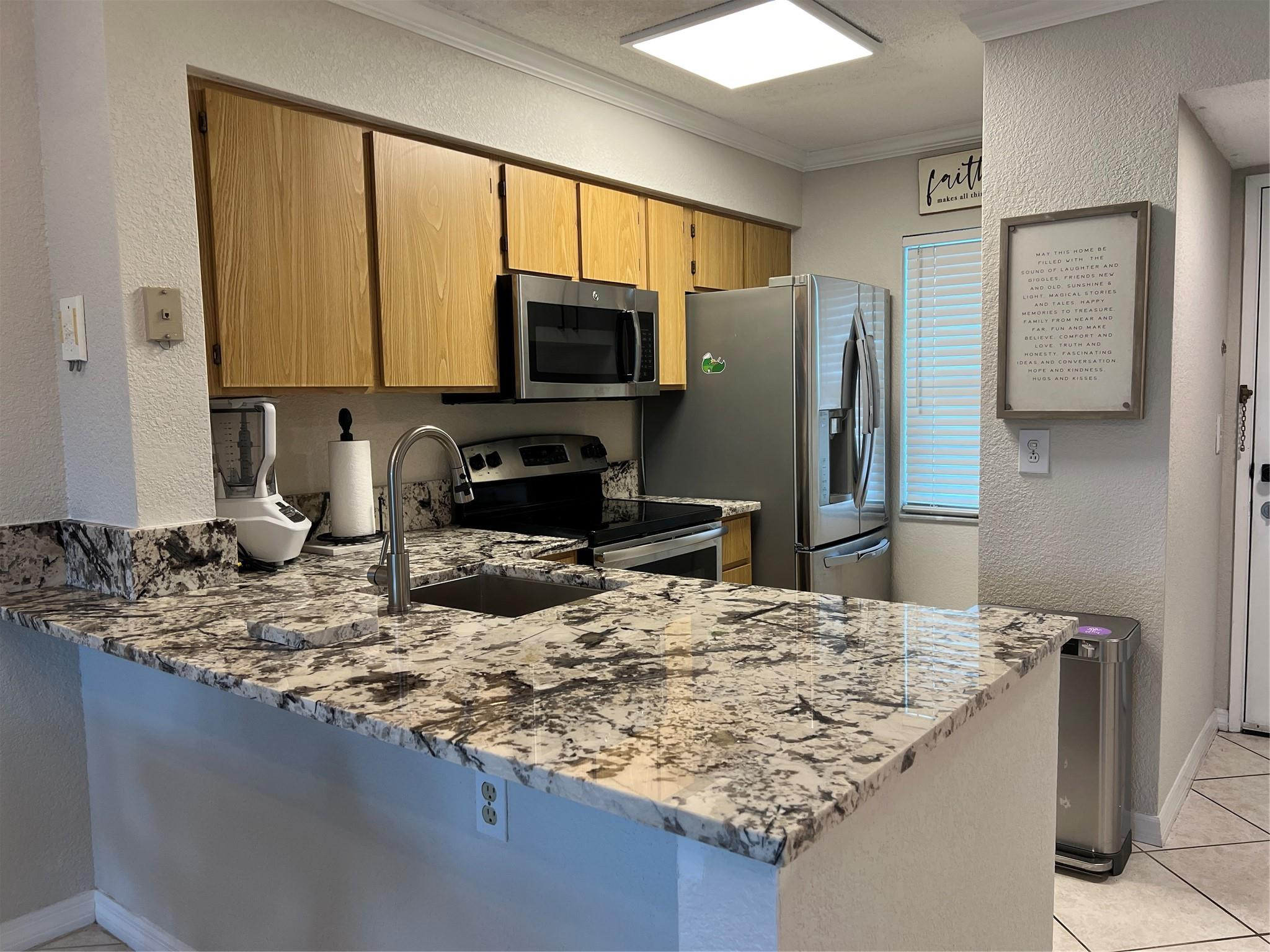CYPRESS BEND CONDOMINIUM V - Residential Lease