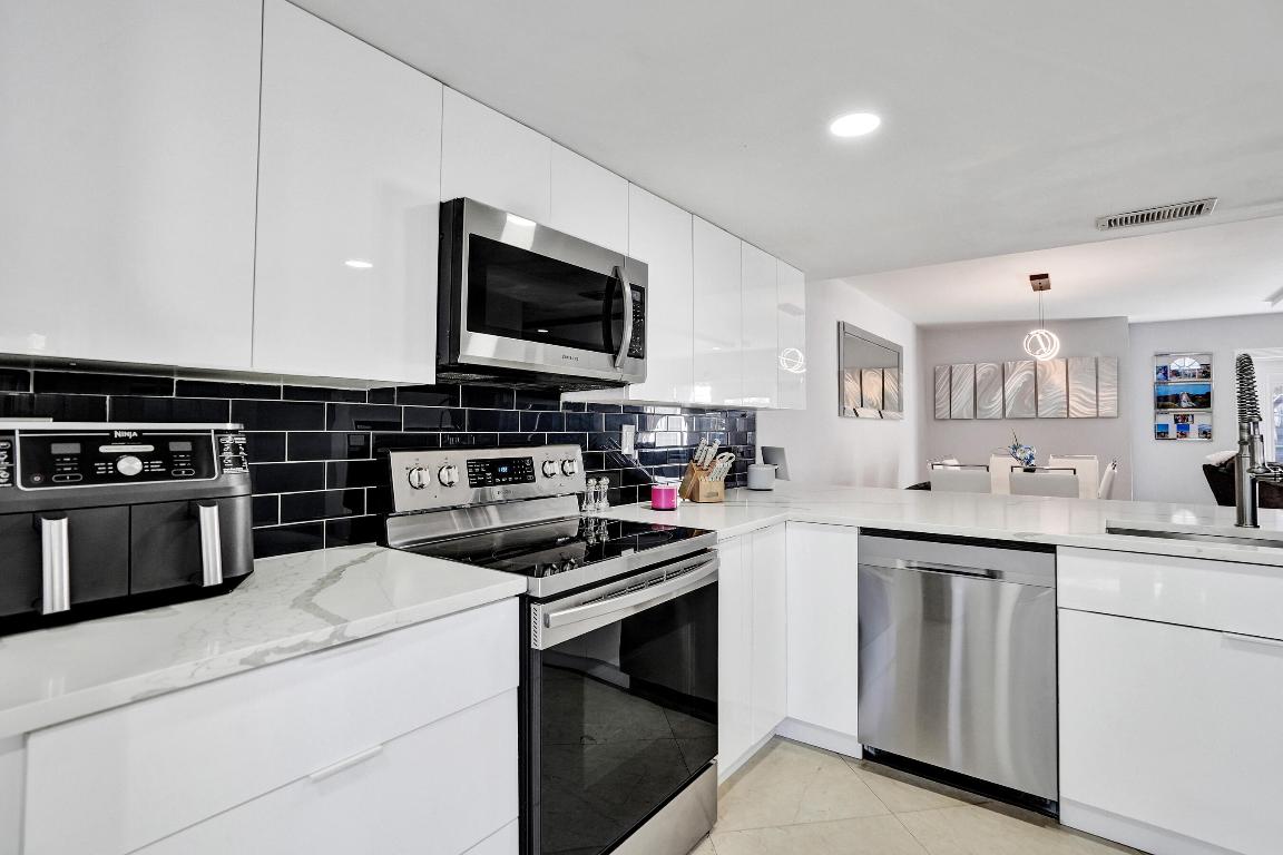 CRYSTAL VIEW TOWNHOMES - Residential