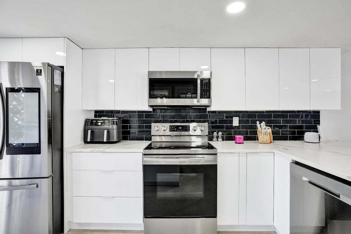 CRYSTAL VIEW TOWNHOMES - Residential