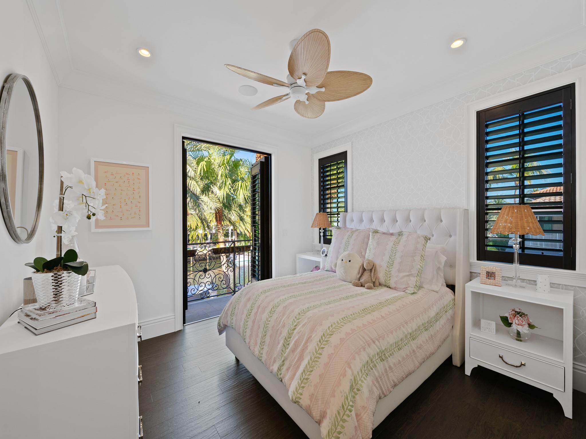 LIGHTHOUSE POINT 3RD SEC 33-24 - Residential