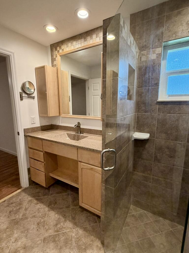 HAWTHORN - Residential Lease