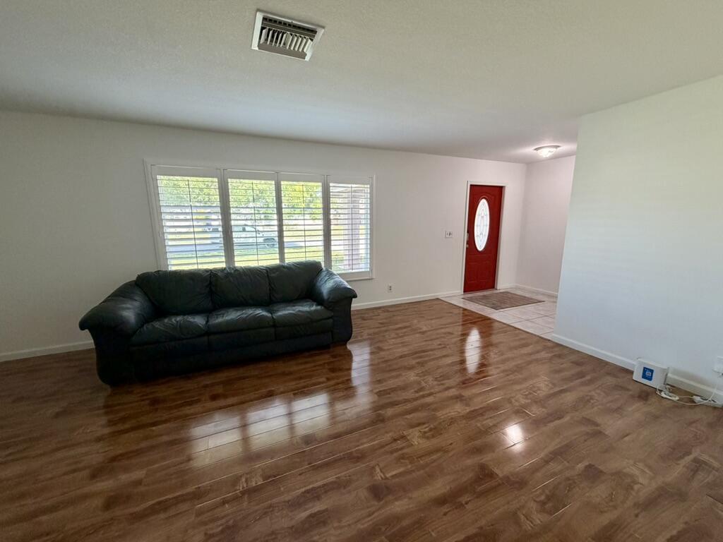 HAWTHORN - Residential Lease