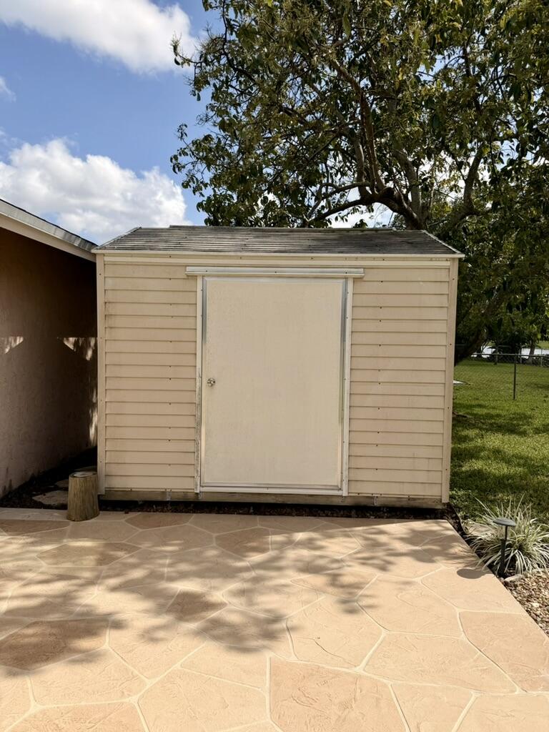 HAWTHORN - Residential Lease