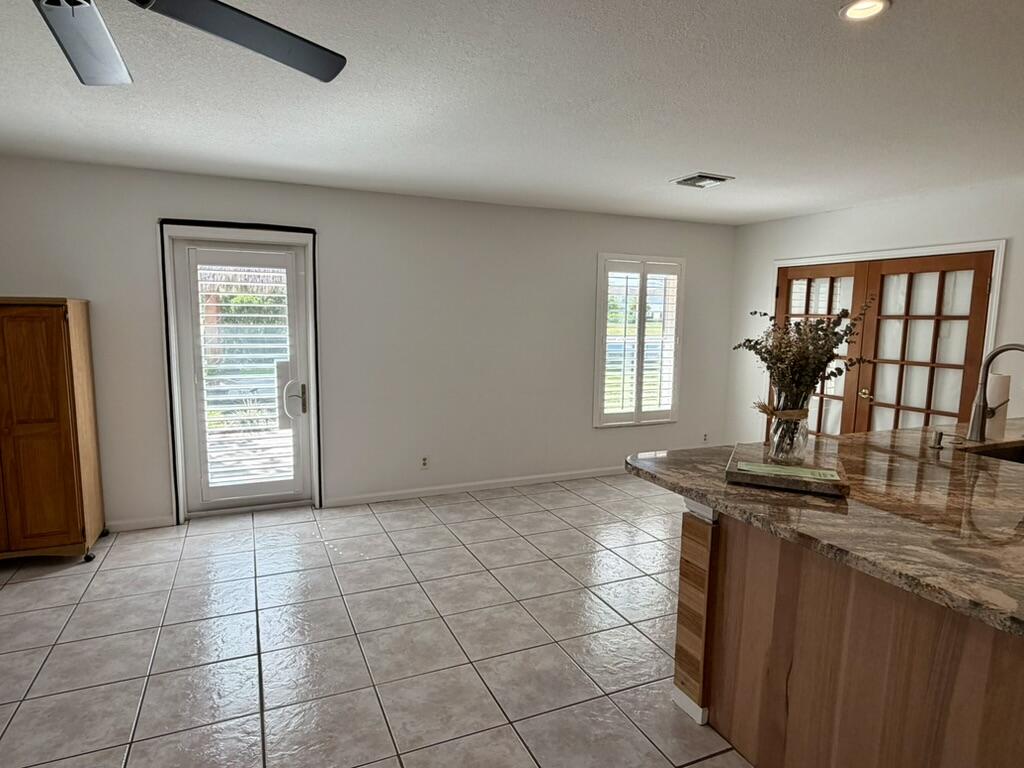 HAWTHORN - Residential Lease