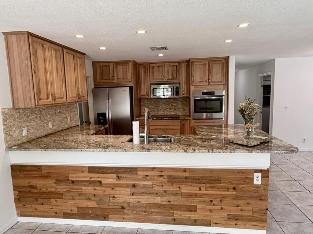 HAWTHORN - Residential Lease