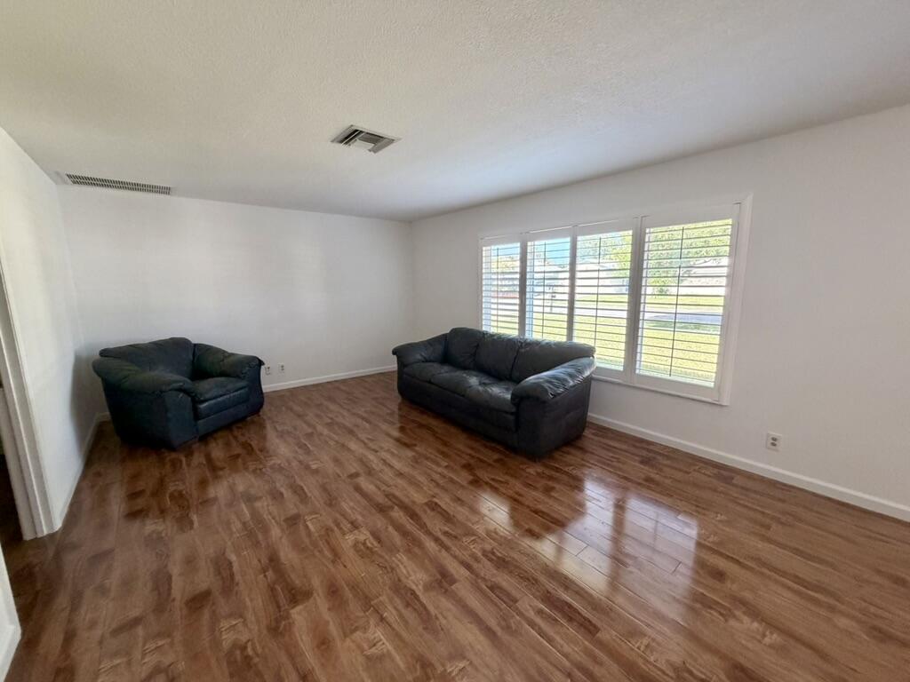 HAWTHORN - Residential Lease