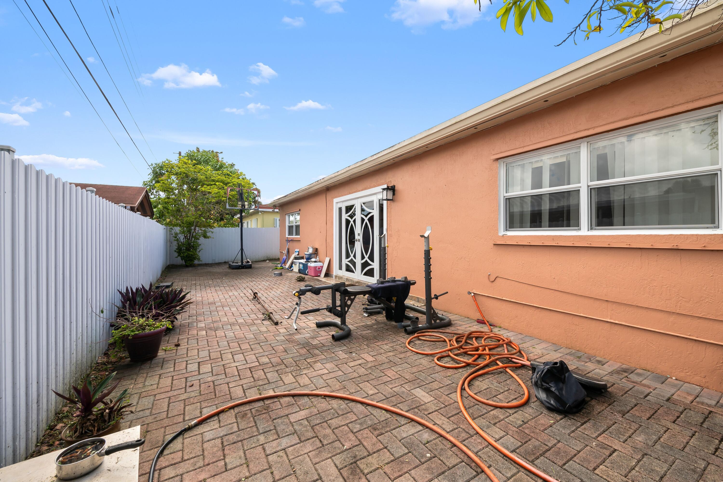 MIRAMAR SEC 7 - Residential Lease