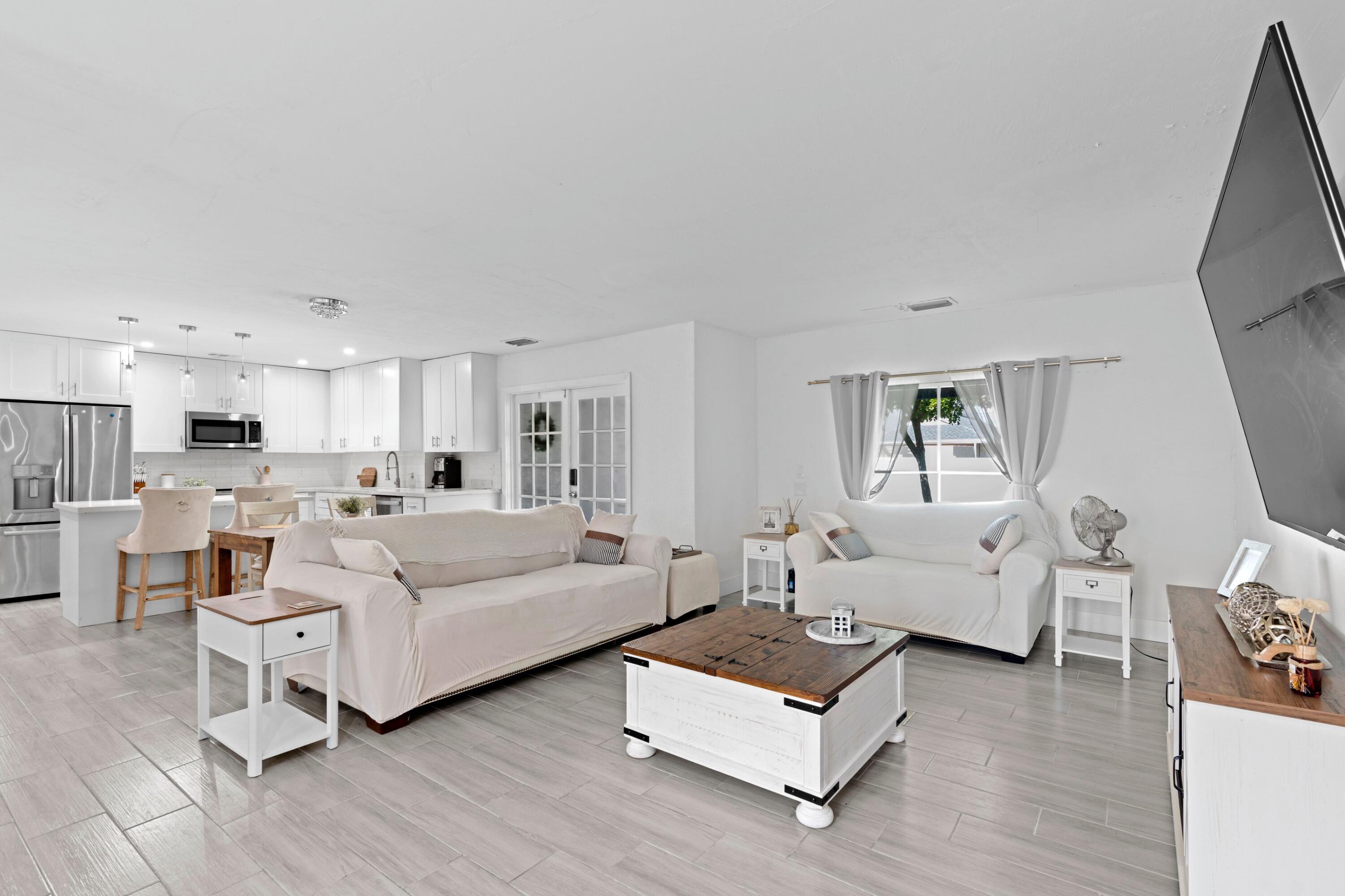 DELRAY GARDEN ESTATES 3 - Residential Income