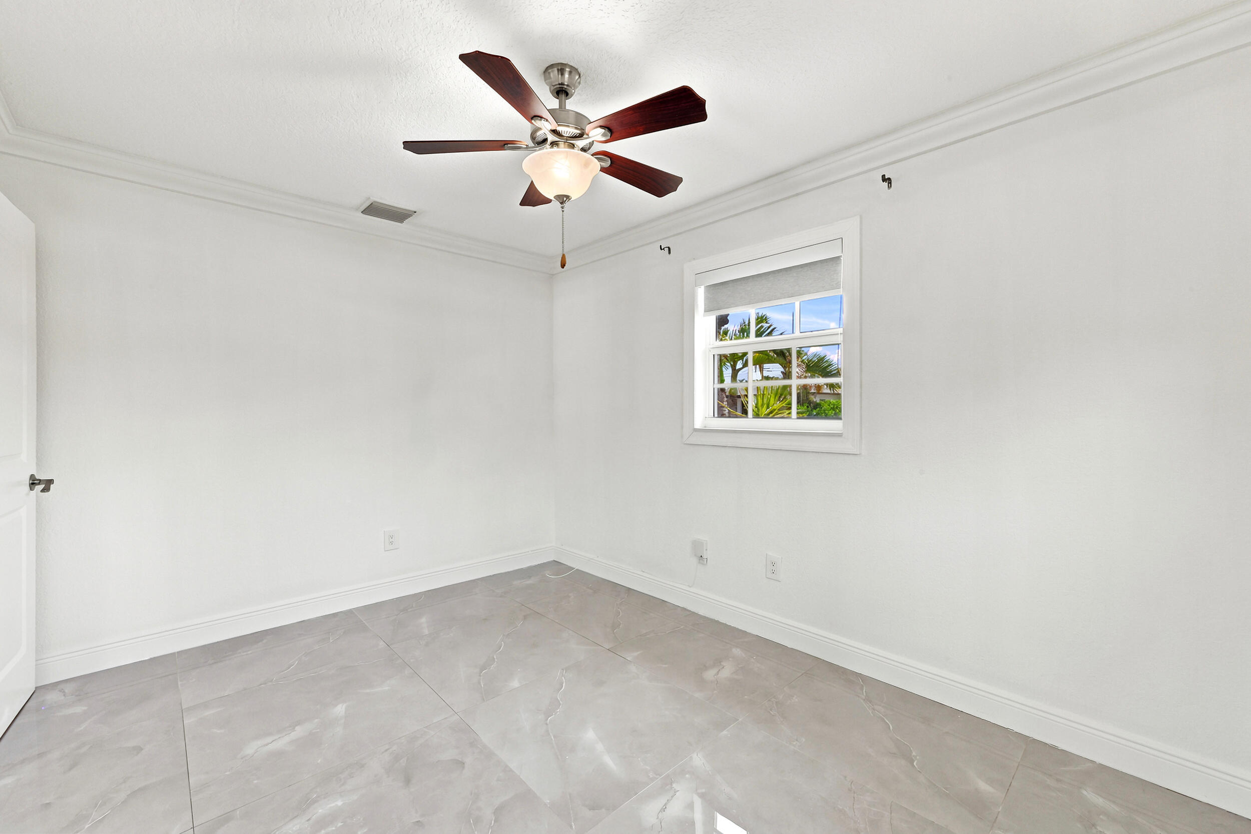 CRESTHAVEN OF PALM BEACH 1 - Residential Lease